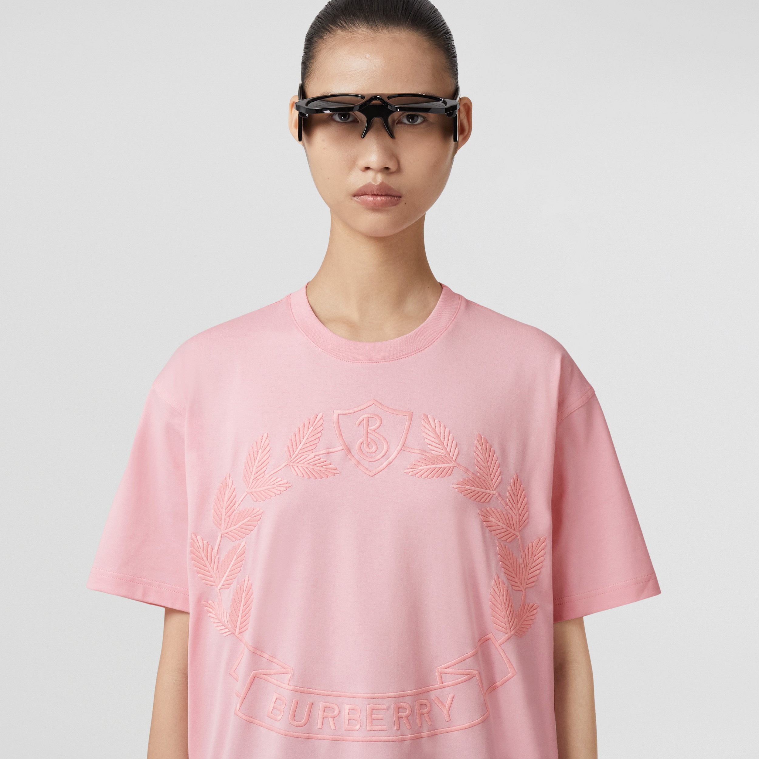 Oak Leaf Crest Cotton Oversized T-shirt in Candy Pink - Women | Burberry® Official - 2