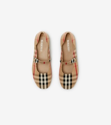 Burberry on sale girl shoes