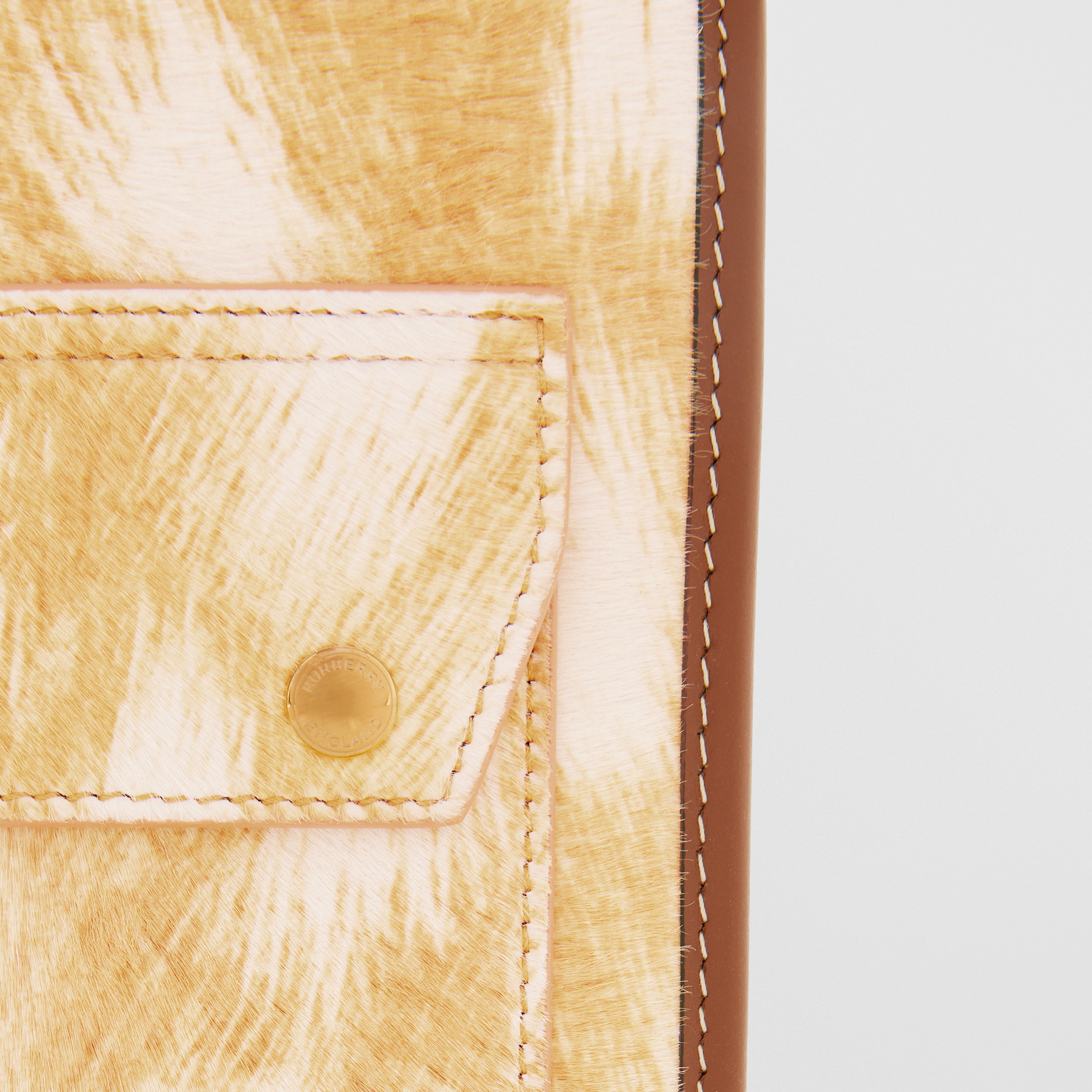 Bolsa Pocket em pelo de novilho com estampa de cervo - Mini (Bege) - Mulheres | Burberry® oficial - 2