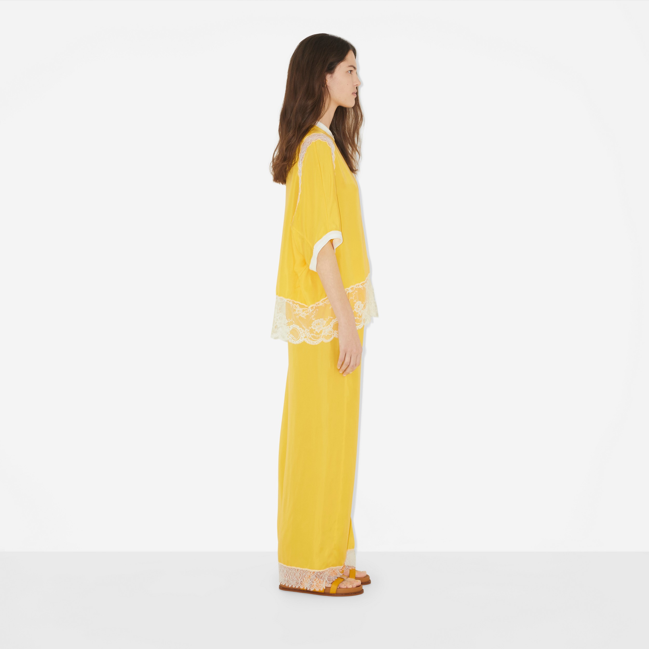 Calças estilo pantalona de cetim (Amarelo Leão) - Mulheres | Burberry® oficial - 3