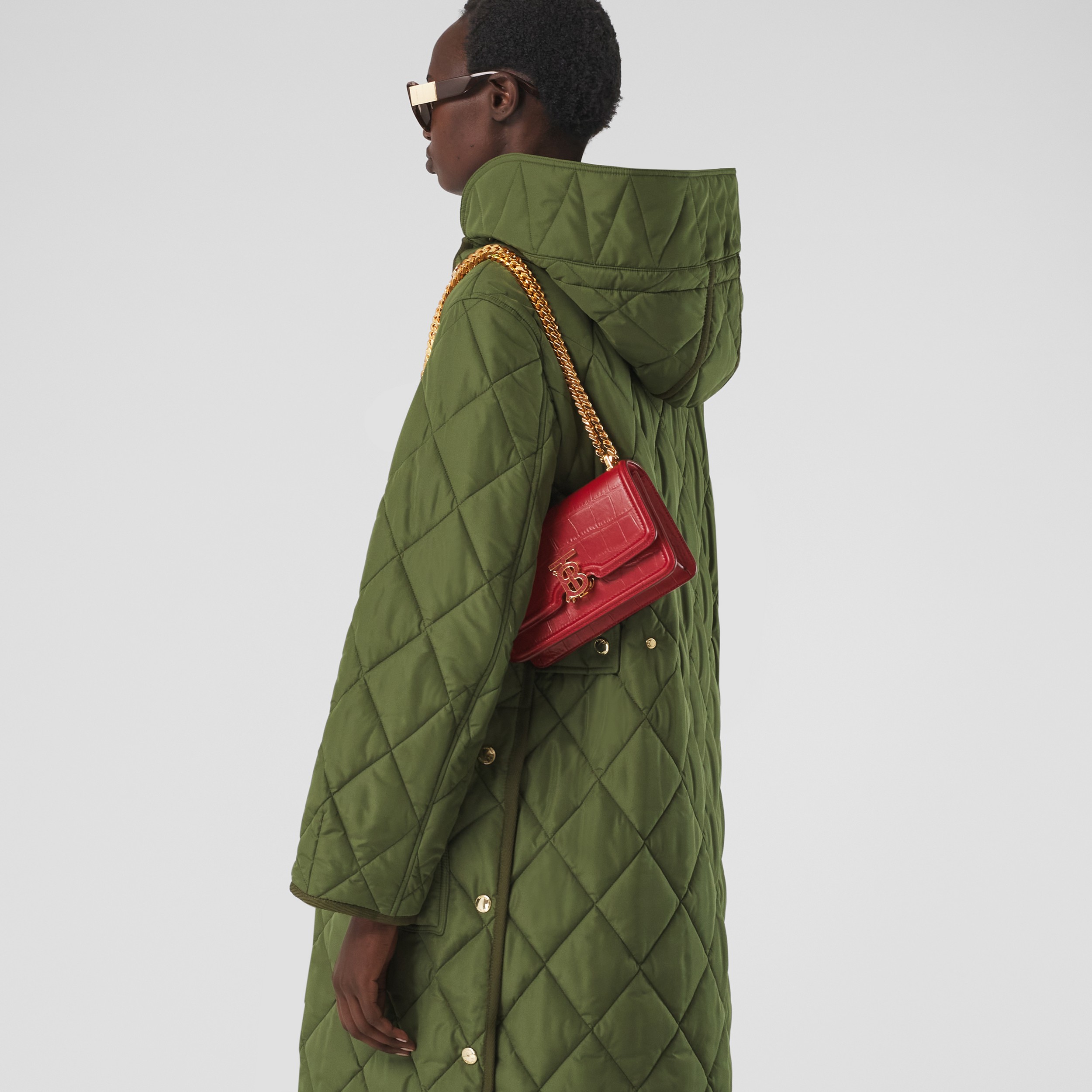 Mini sac TB en cuir embossé avec chaîne (Carmin Foncé) - Femme | Site officiel Burberry® - 3