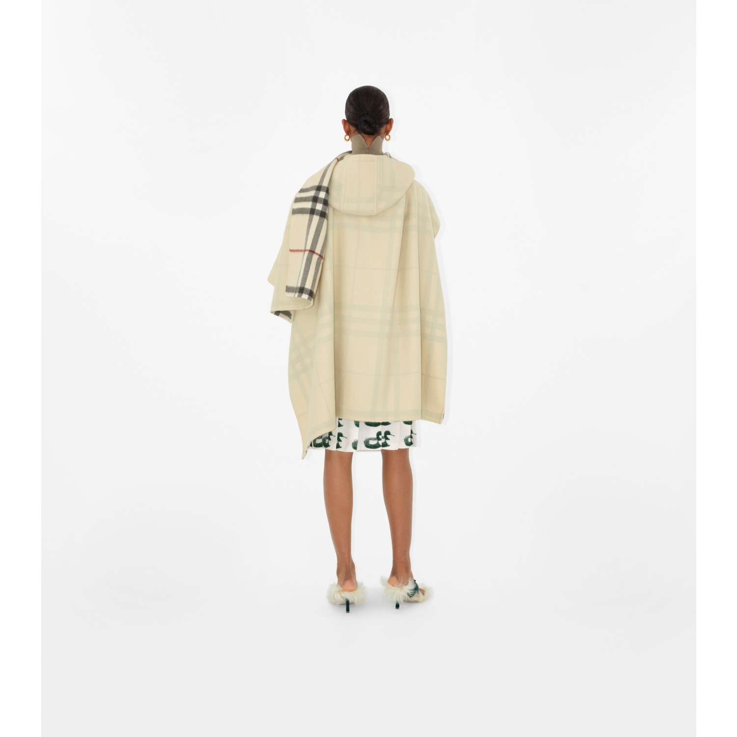 EKD カシミア フーデッドケープ (ストーン) | Burberry®公式サイト