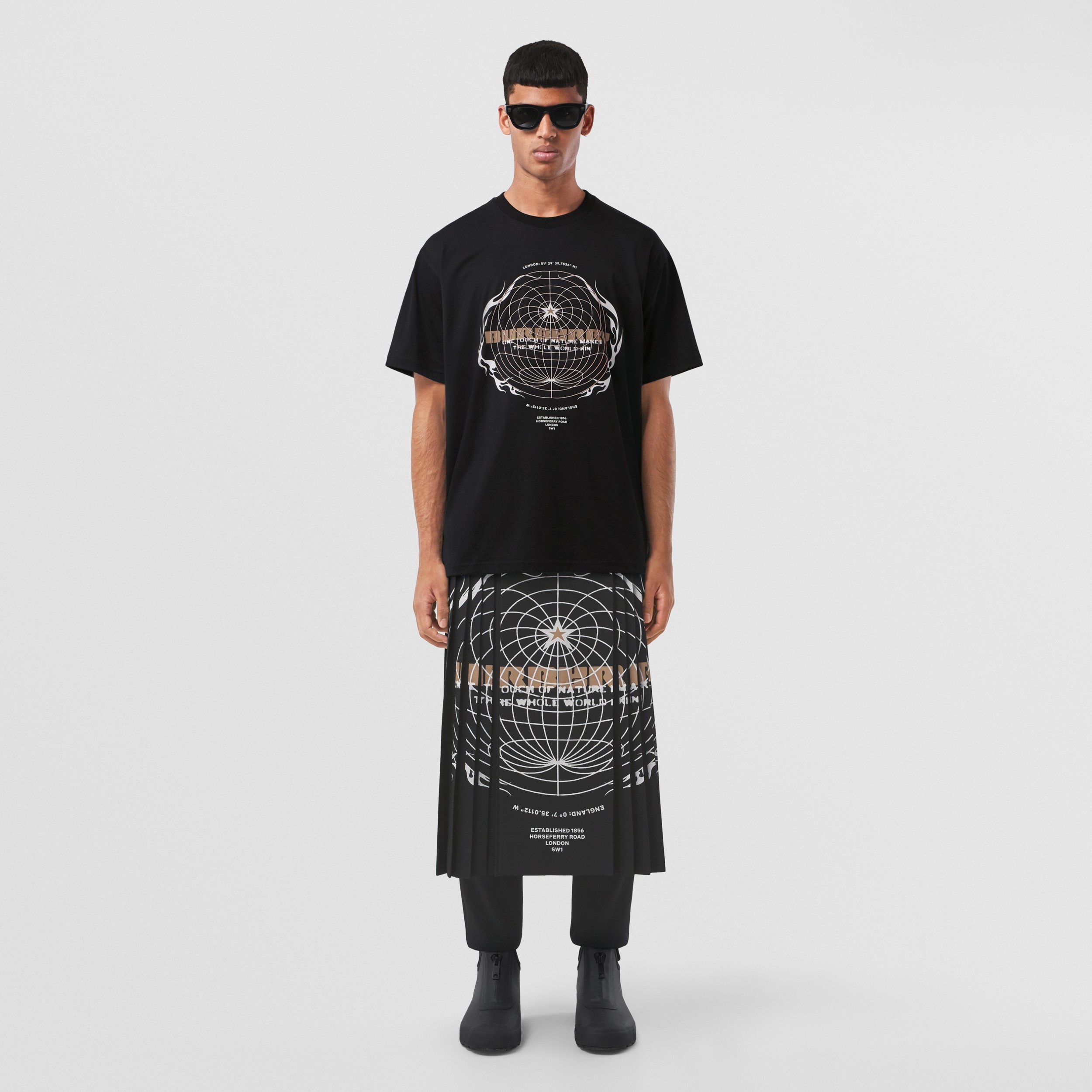 T-shirt oversize en coton avec globe (Noir) - Homme | Site officiel Burberry® - 1