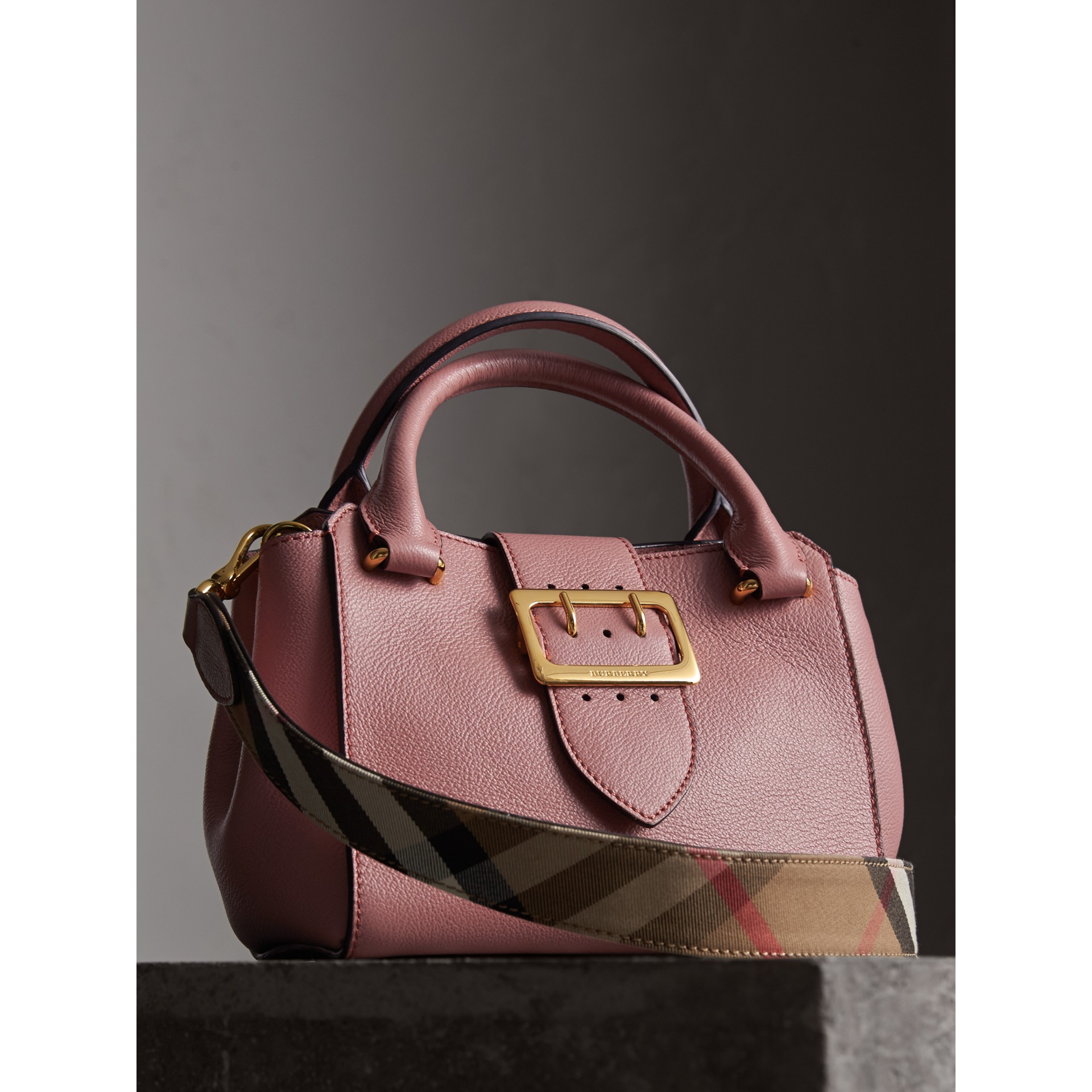 The Small Buckle Tote in Grainy Leather in Dusty Pink Women