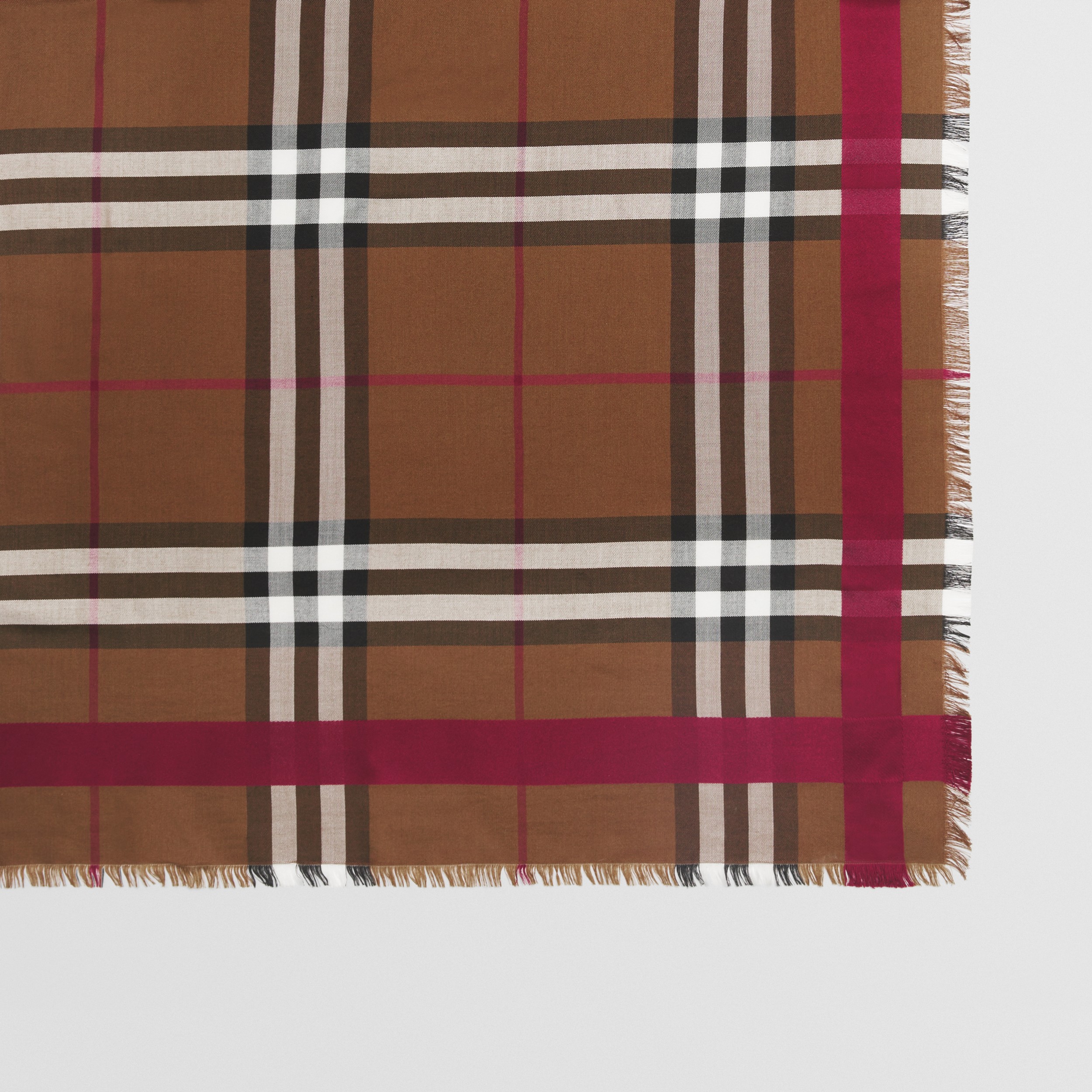 Lenço grande de seda e lã com estampa xadrez (Marrom Bétula Escuro) | Burberry® oficial - 2