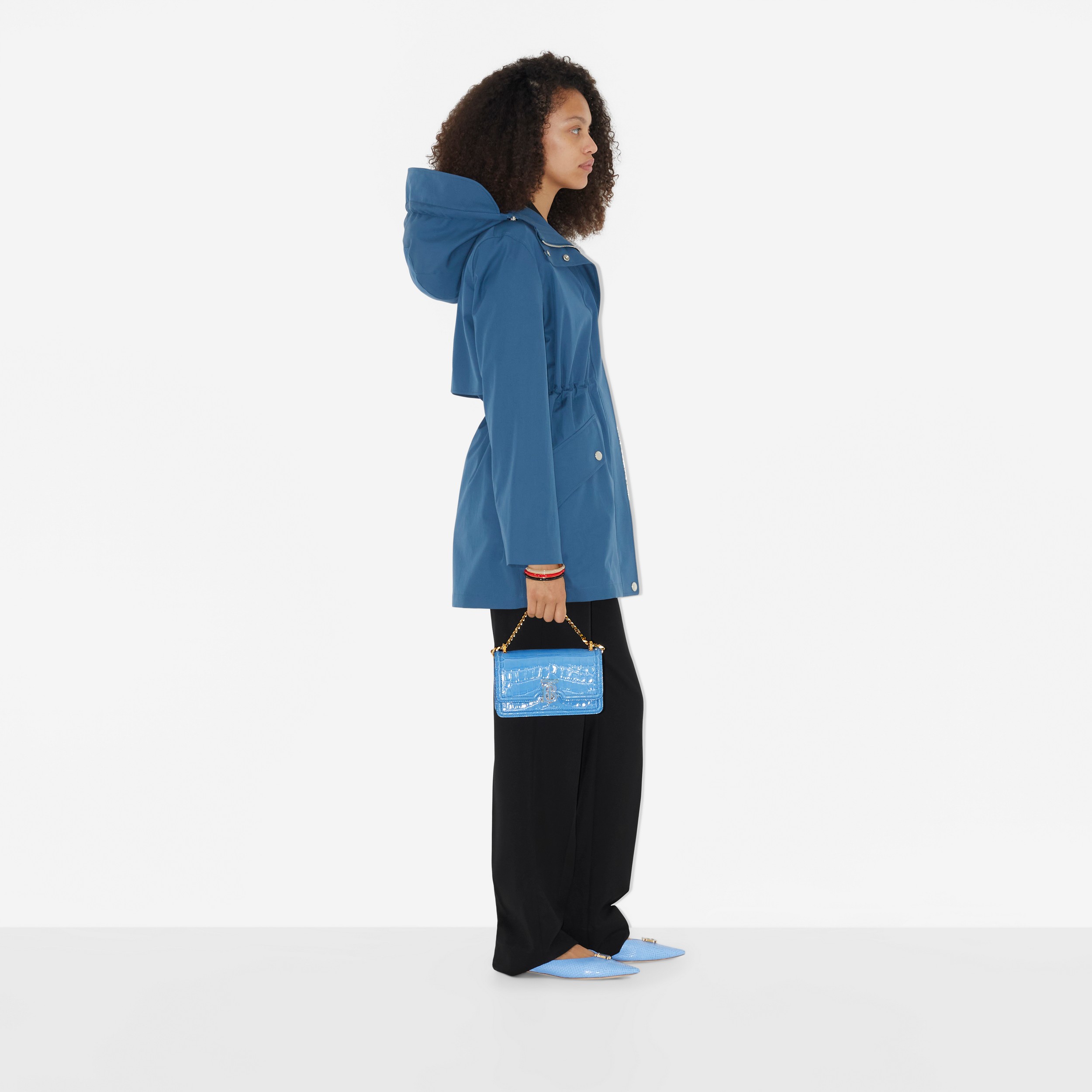 Parka en algodón de gabardina tropical con capucha (Azul Marino Discreto) - Mujer | Burberry® oficial - 3