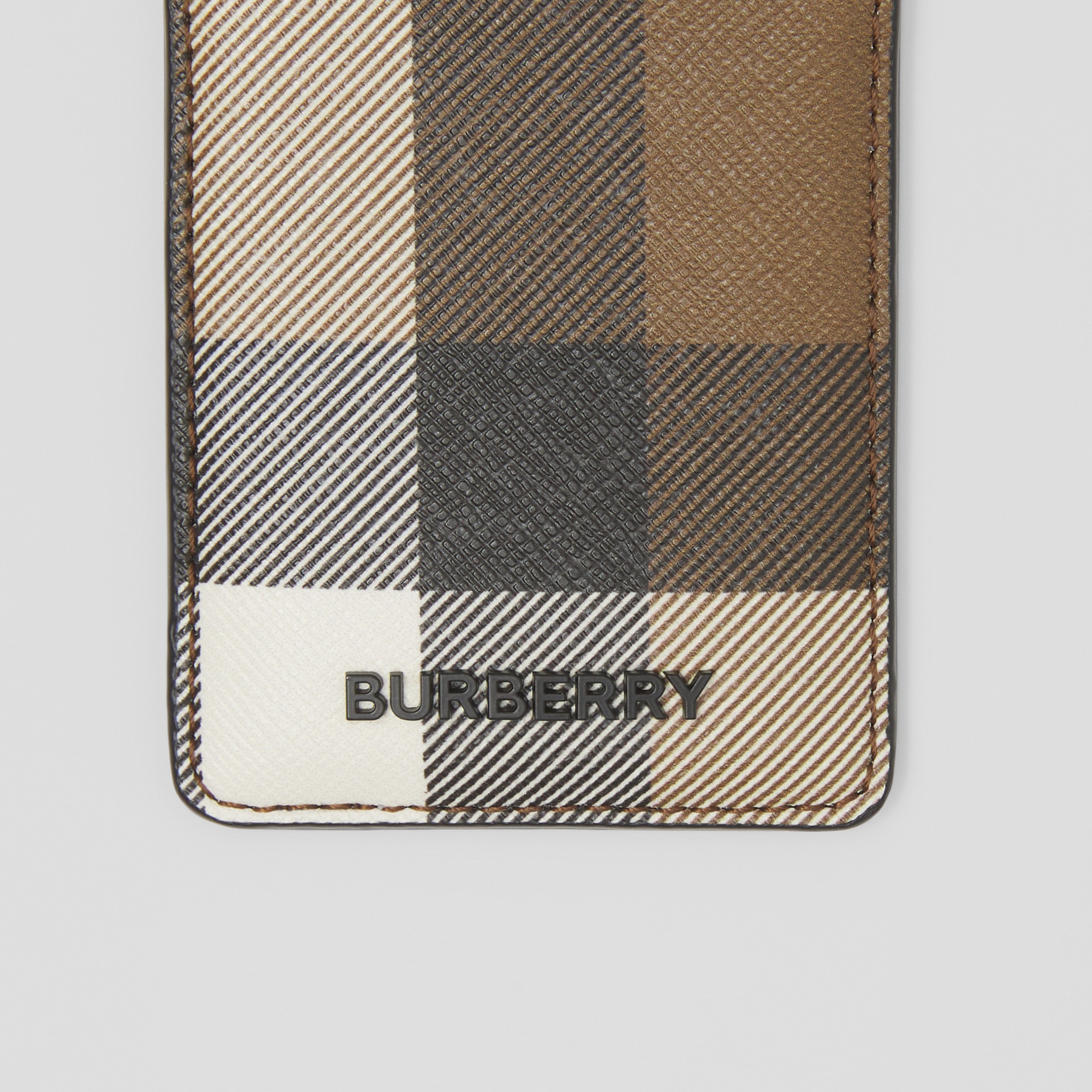 チェック Eキャンバス Iphone 12 Pro カードケース ダークバーチブラウン メンズ Burberry 公式サイト