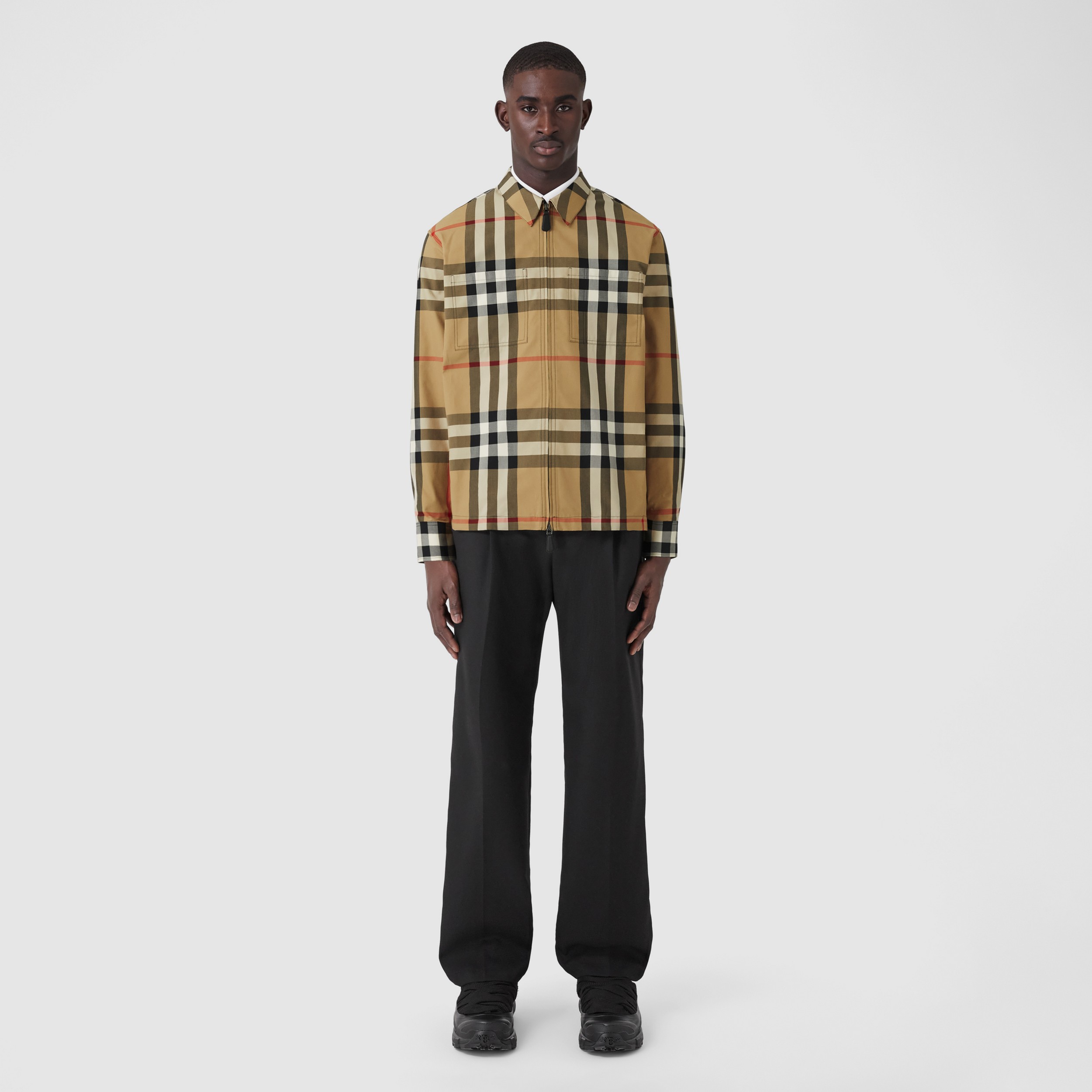 Camisa oversize de algodão com estampa xadrez grande (Bege Clássico) - Homens | Burberry® oficial - 4