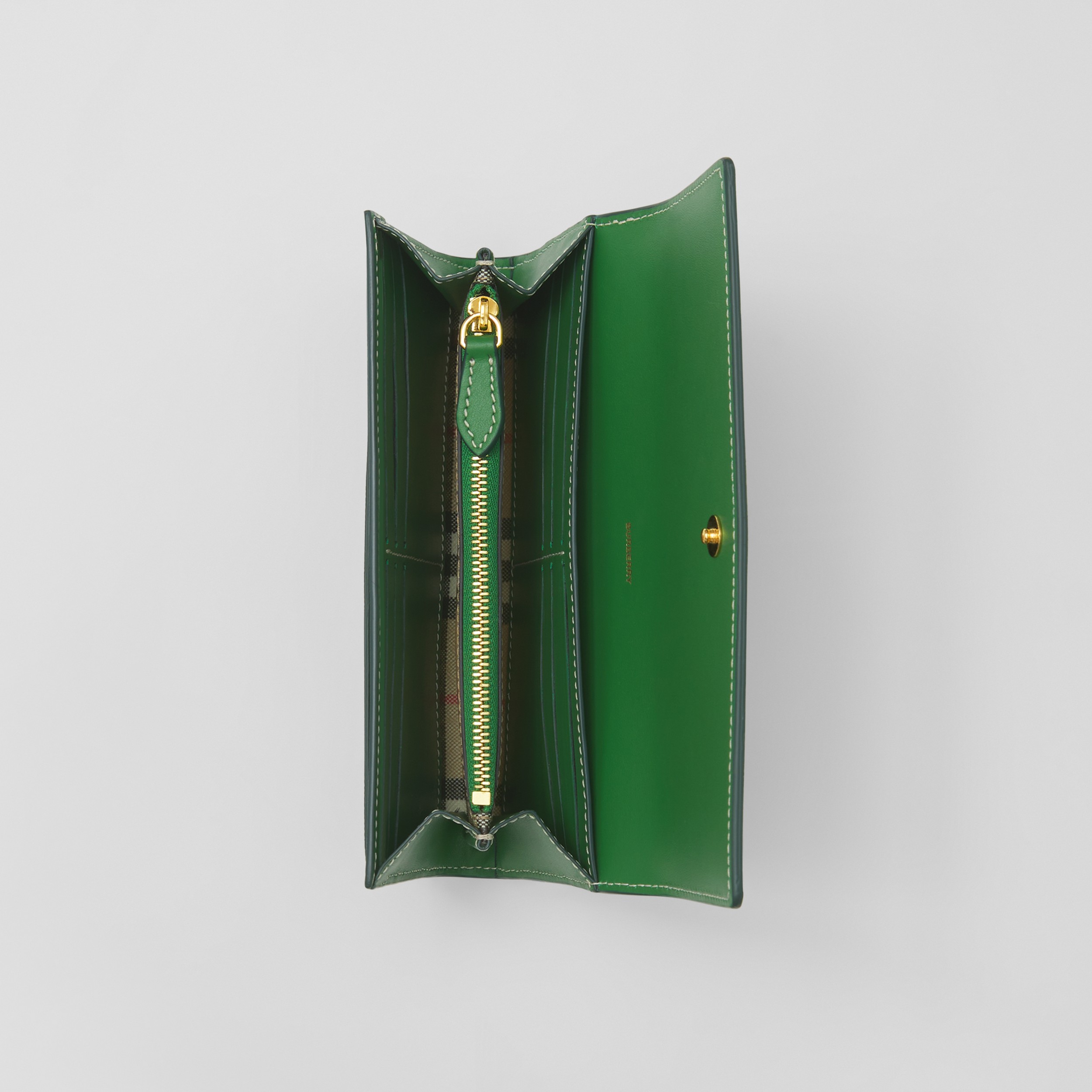 Carteira continental de couro e Vintage Check (Bege Clássico/verde Hera) - Mulheres | Burberry® oficial - 4