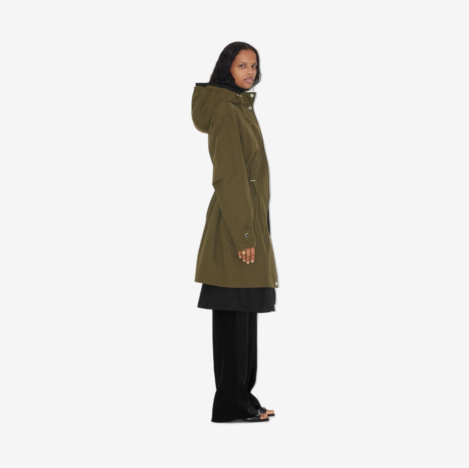 Parka en algodón de gabardina tropical con capucha (Caqui Militar Oscuro) - Mujer | Burberry® oficial