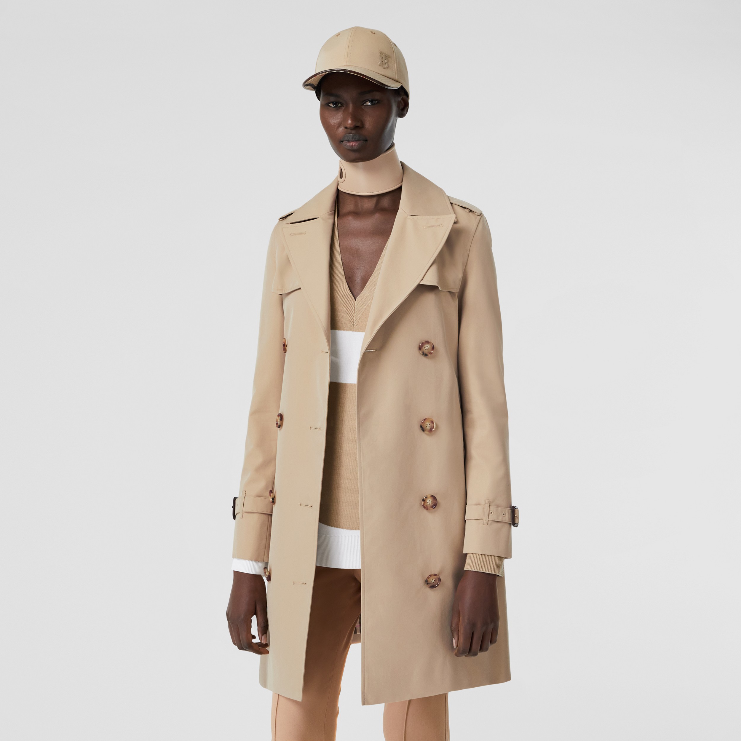Womens Clothing Coats Raincoats and trench coats Burberry Islington Short Belted Cotton Trench Coat in Honey Natural 