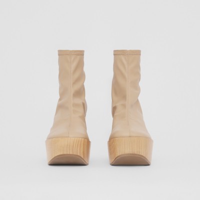 Botines en piel de ovino con plataforma de madera (Beige Frío) - Mujer |  Burberry® oficial