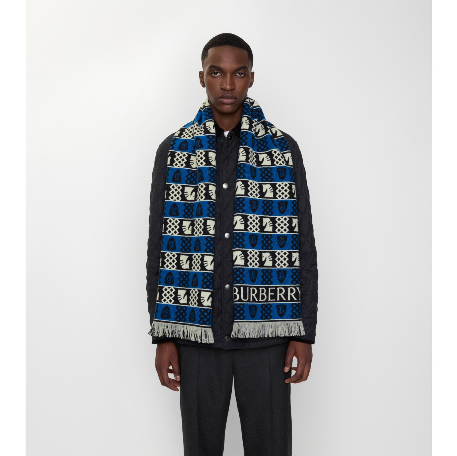 Wollschal mit Fair Isle-Schachmotiv
