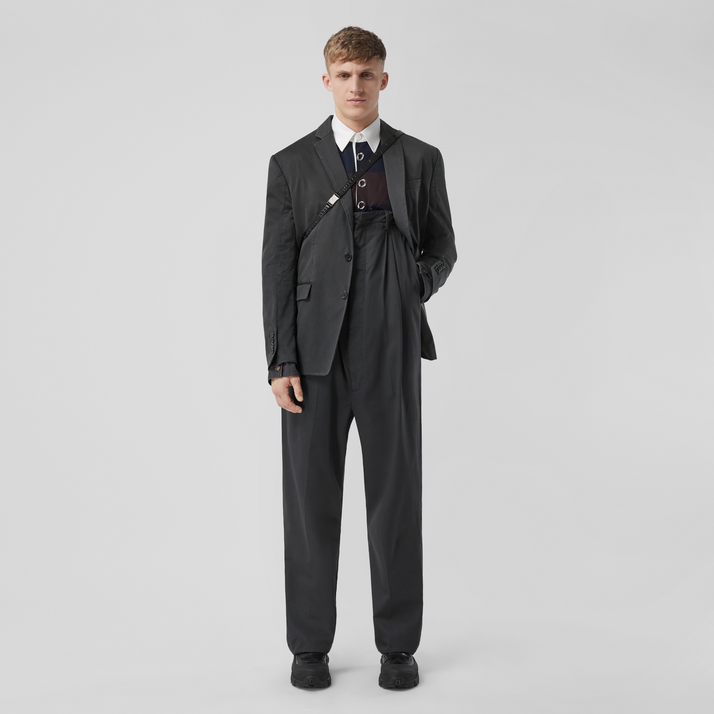 Veste de costume en sergé de coton (Gris Anthracite) - Homme | Site officiel Burberry® - 1