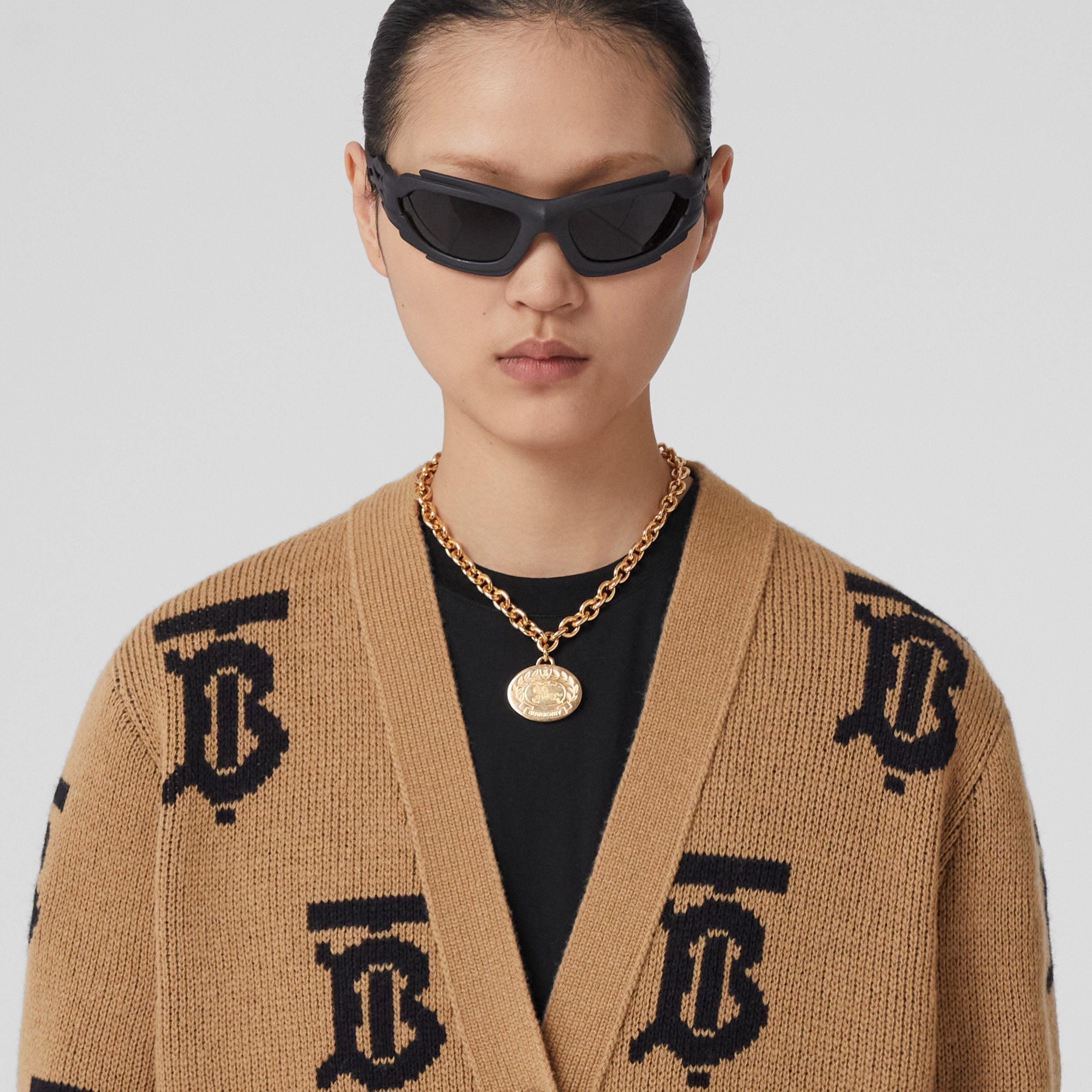 モノグラムモチーフ ウール ジャカードカーディガン (キャメル) - ウィメンズ | Burberry®公式サイト - 2