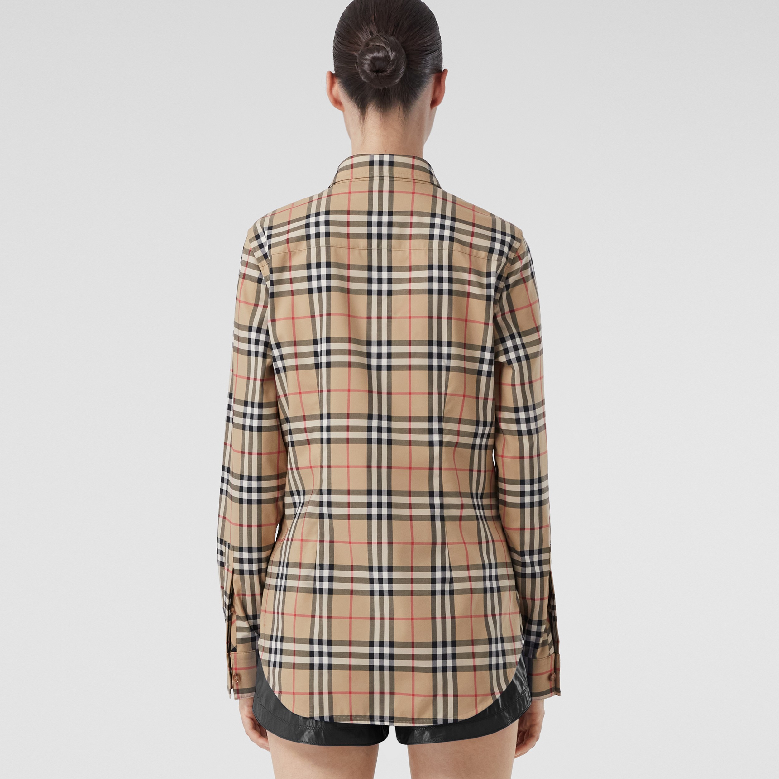 Camisa de algodão em Vintage Check com colarinho abotoado (Bege Clássico) - Mulheres | Burberry® oficial - 3