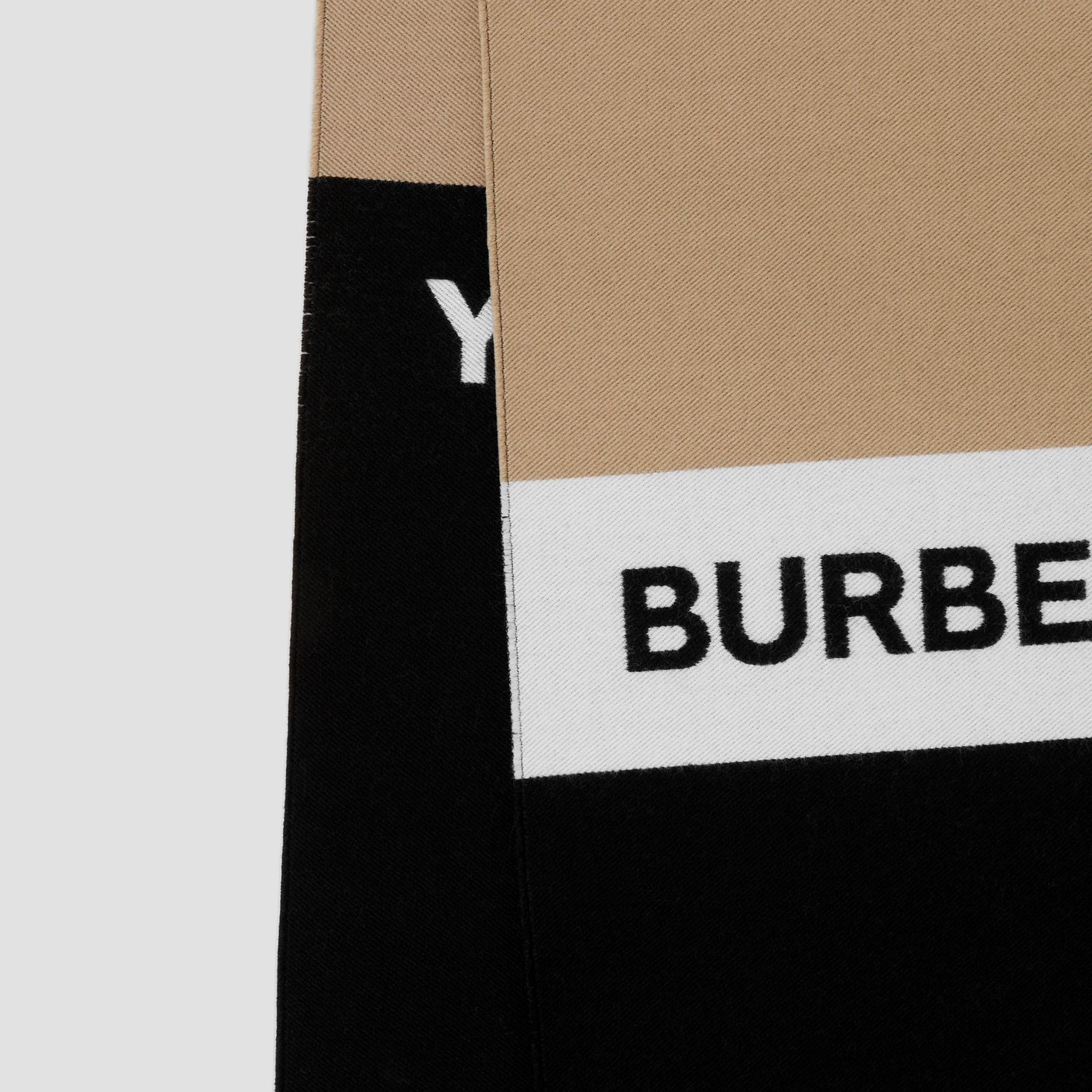 Cachecol de seda e lã com logotipo em jacquard (Bege Clássico) | Burberry® oficial - 2
