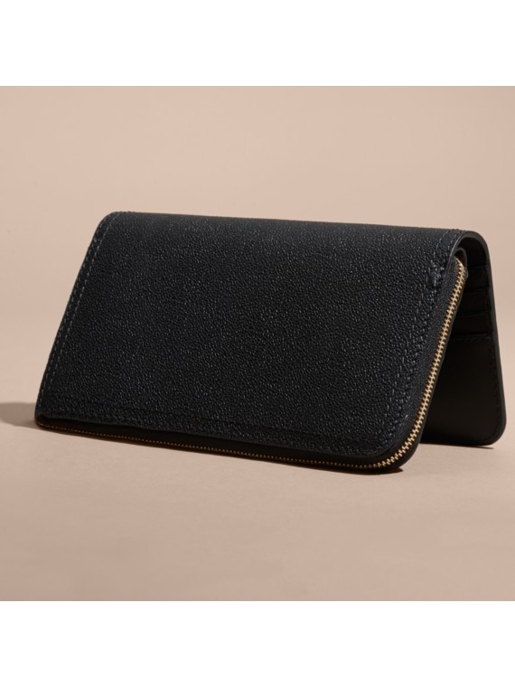 Grainy Leather Ziparound Wallet in Black - Women | Burberry