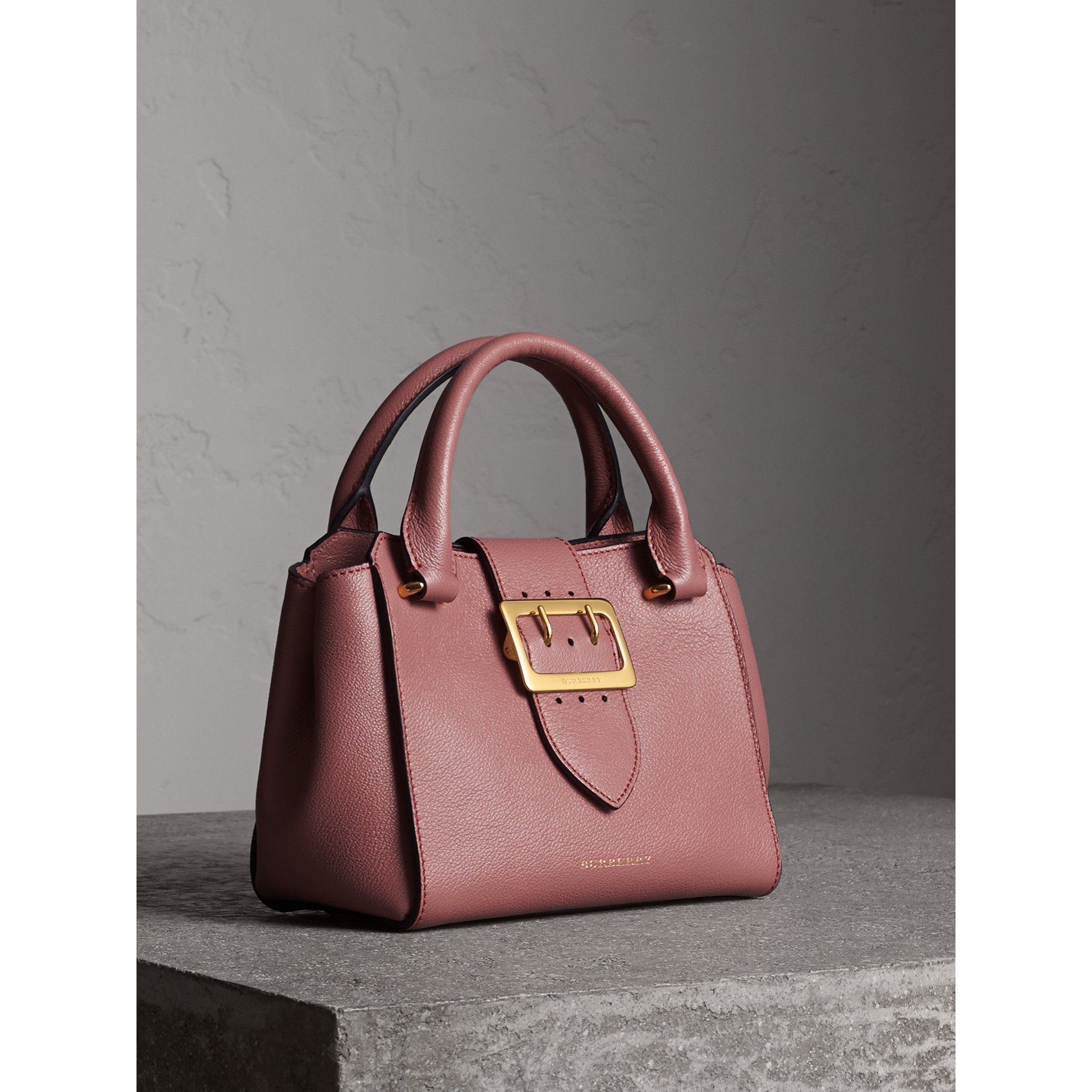 The Small Buckle Tote in Grainy Leather in Dusty Pink Women