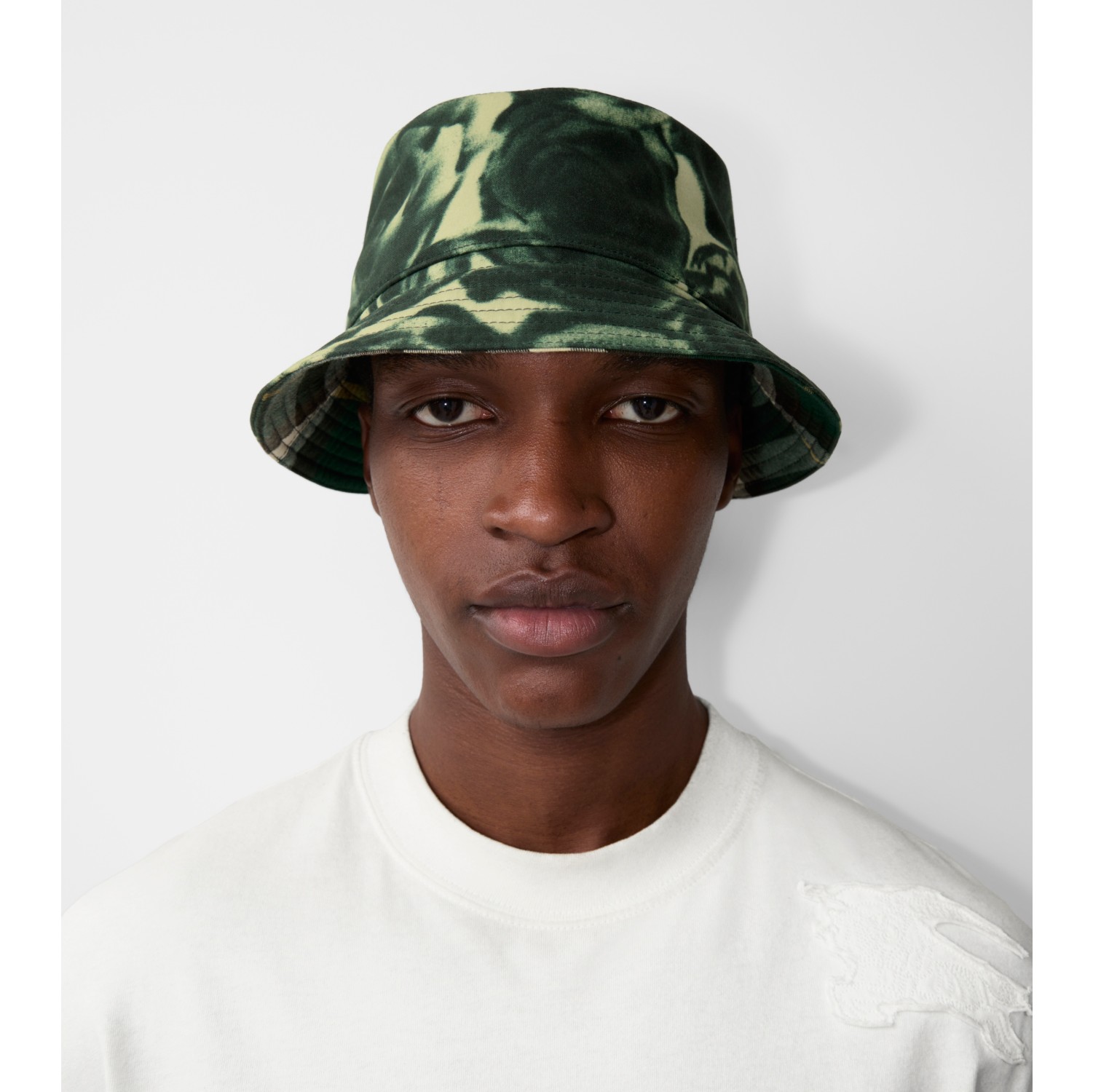 Rose Waxed Cotton Bucket Hat in Ivy - Men | Burberry® Official
