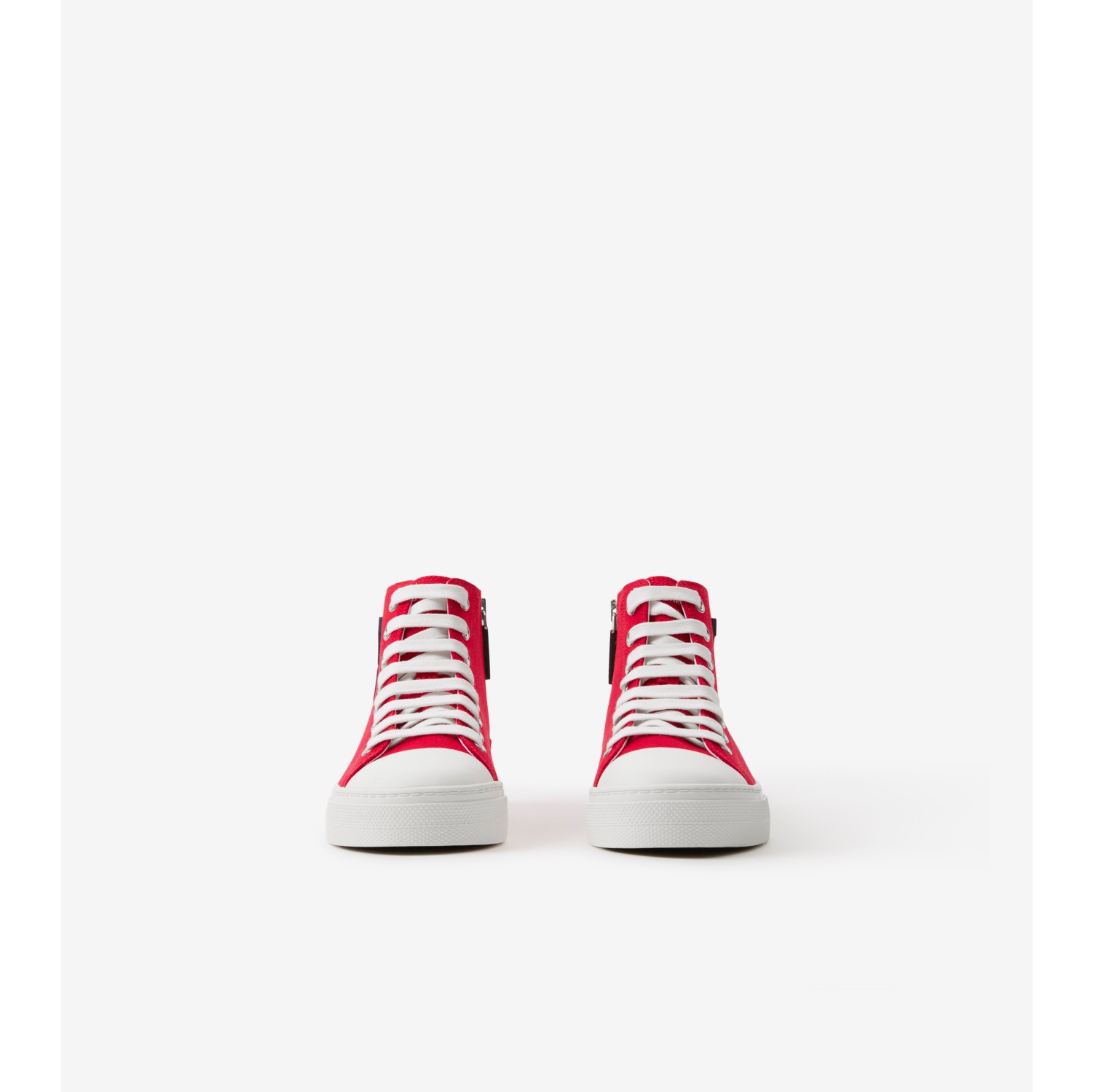 White converse with hot sale red letters