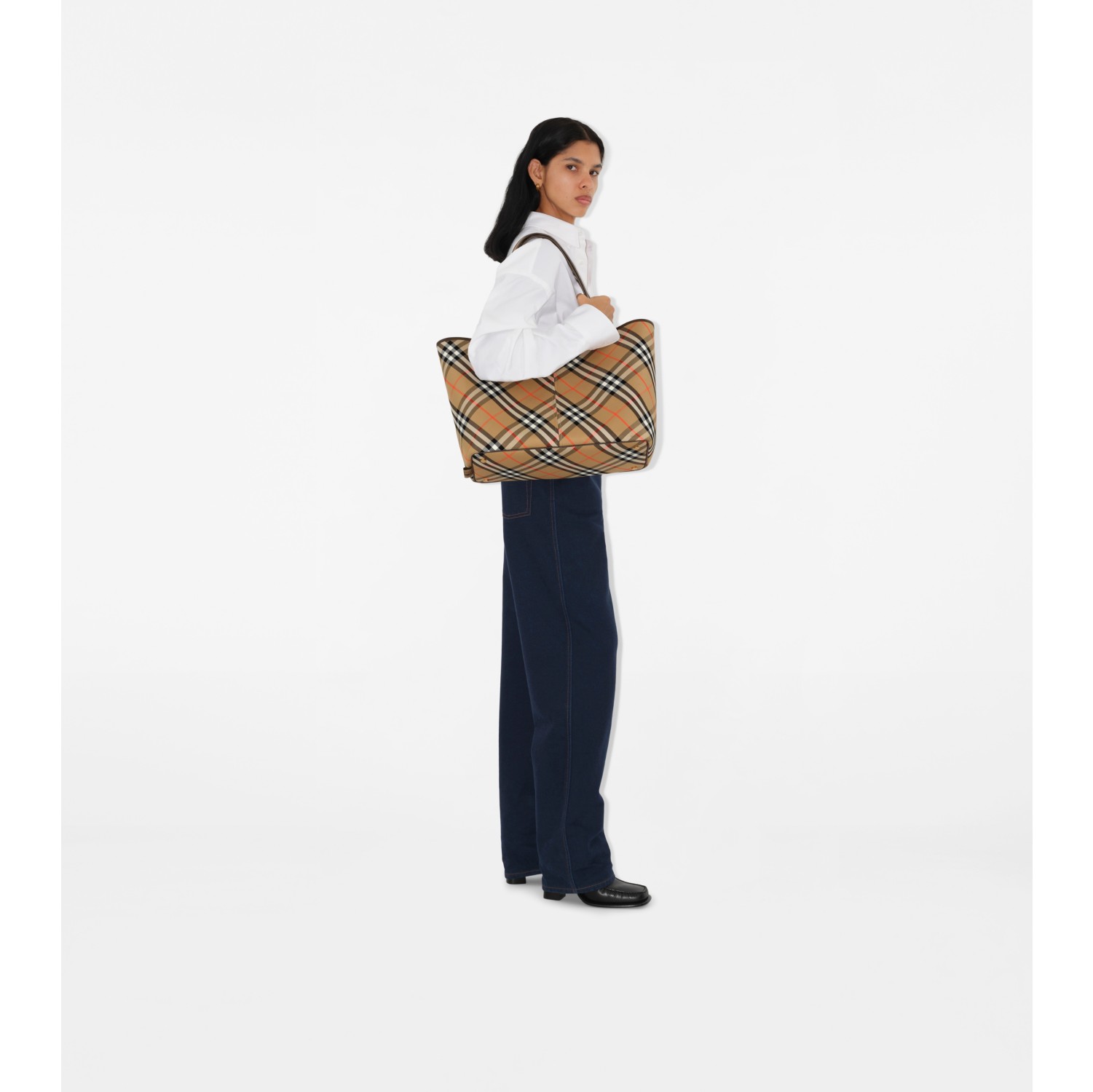 Medium Check Tote in Sand Women Burberry Official