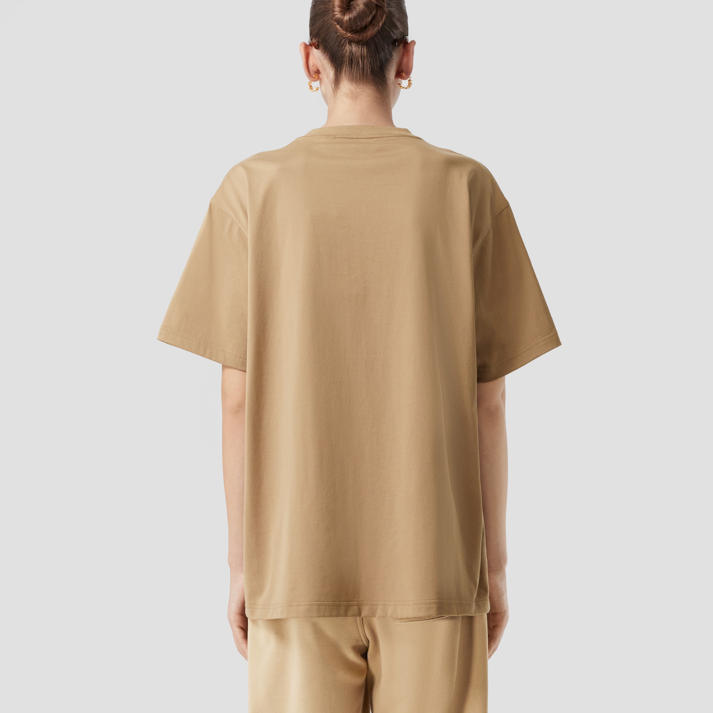 Camiseta oversize en algodón con emblema de hojas de roble (Beige Vintage) - Mujer | Burberry® oficial - 3
