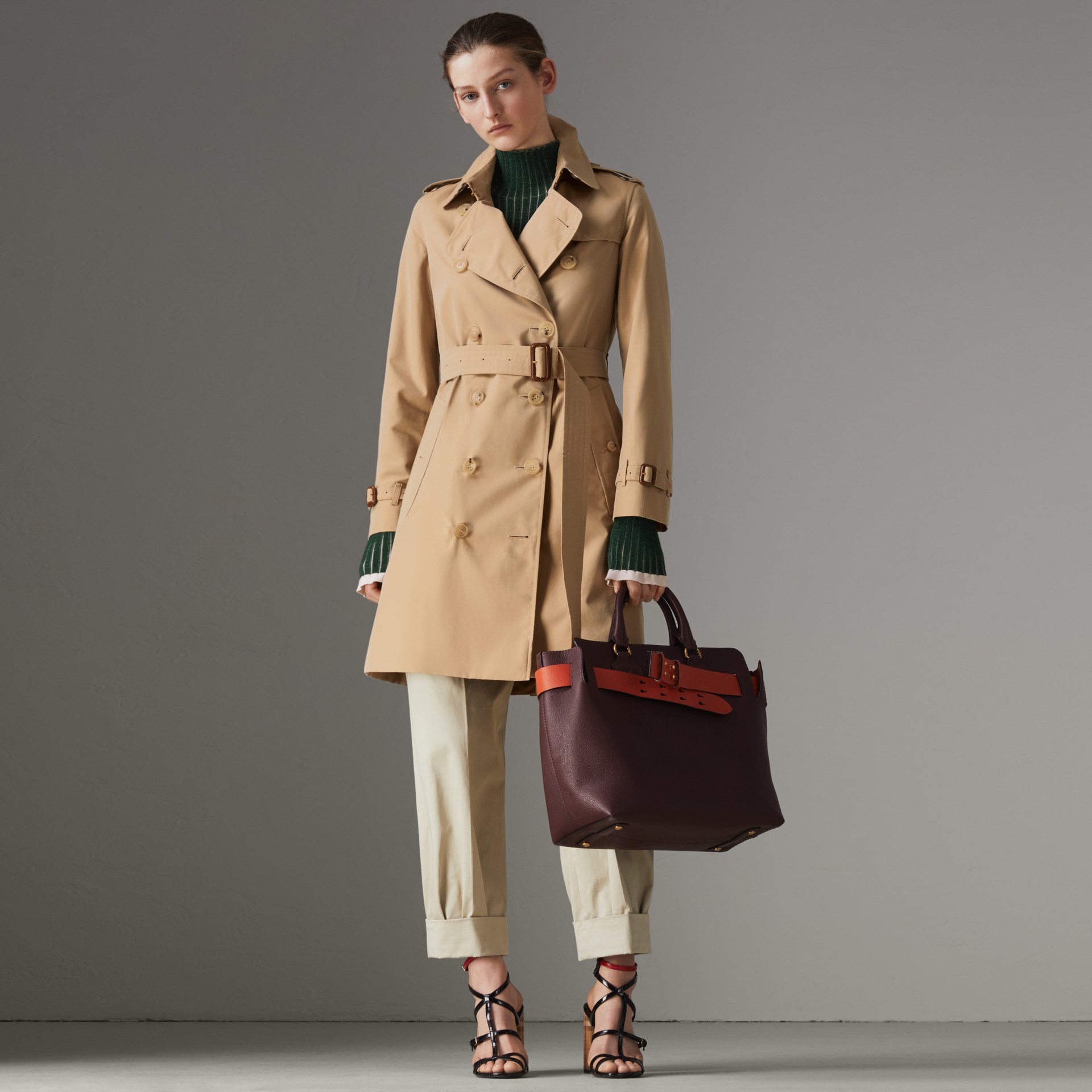 the long kensington heritage trench coat in honey