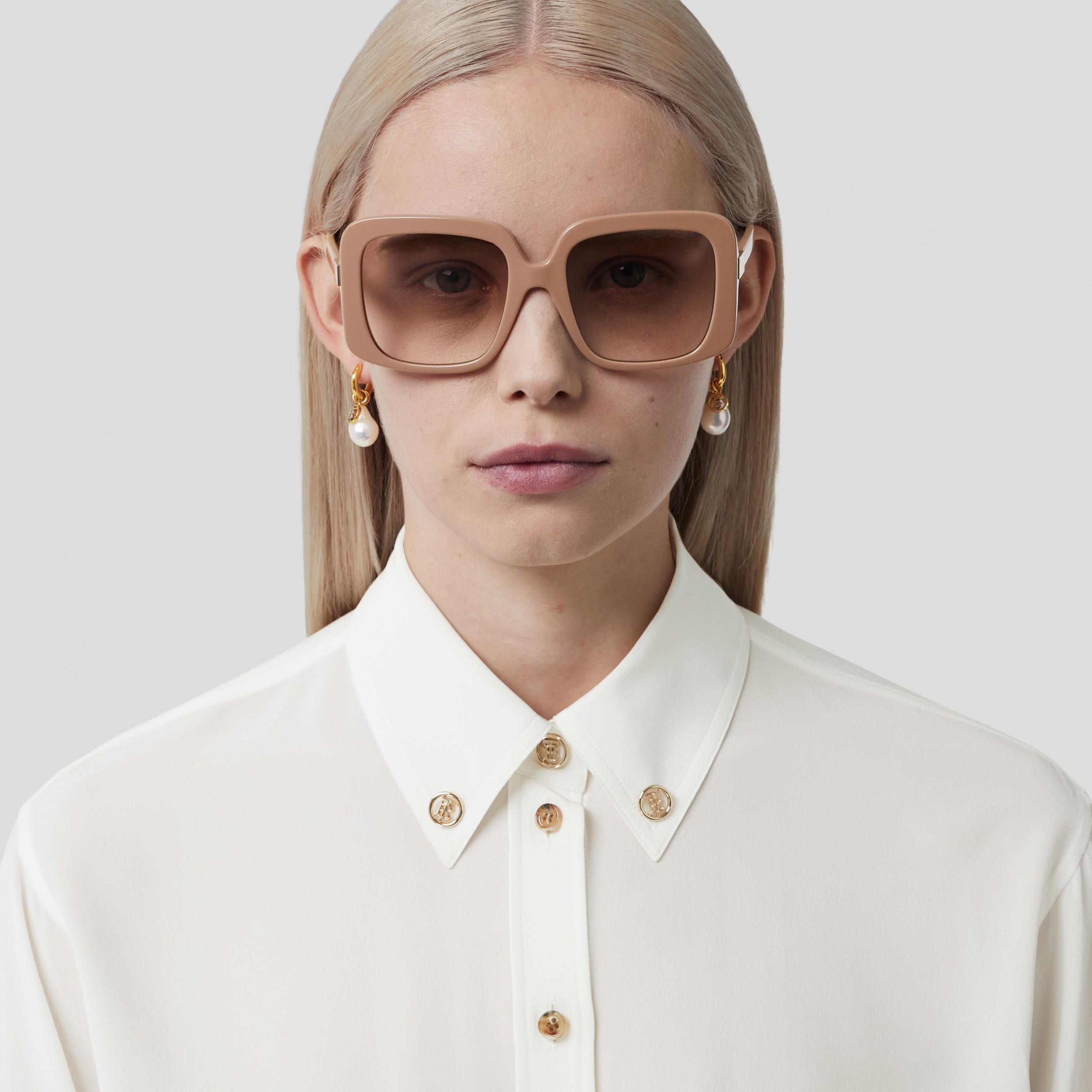 Monogram Motif Silk Oversized Shirt In Natural White Women Burberry