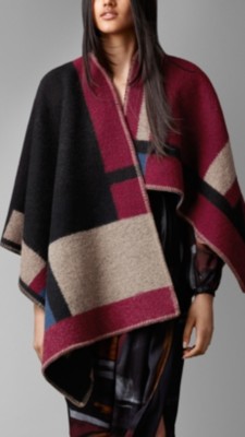 Victoria Beckham wraps up warm in Burberry poncho | Daily Mail Online