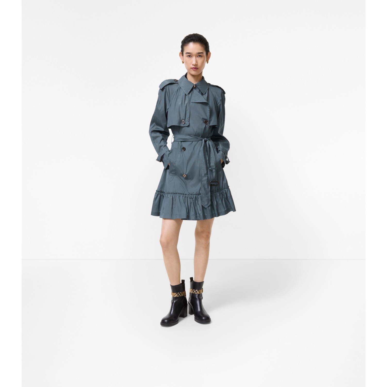 バーバリー　カットー&ソスカート　１６０cm Short Silk Tillydrine Trench Coat in Seafarer blue - Women