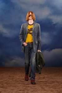 Burberry SS26 Show model Dylan Erken Ibram wearing a Coated denim tailored jacket and a Daisy logo cotton T-shirt