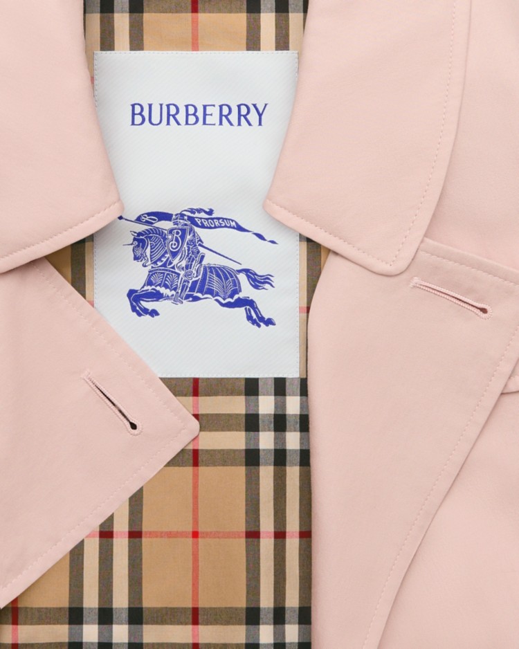 BURBERRY ピンク トレンチコート Short Tropical Gabardine Kensington Trench Coat in Pale sugar pink