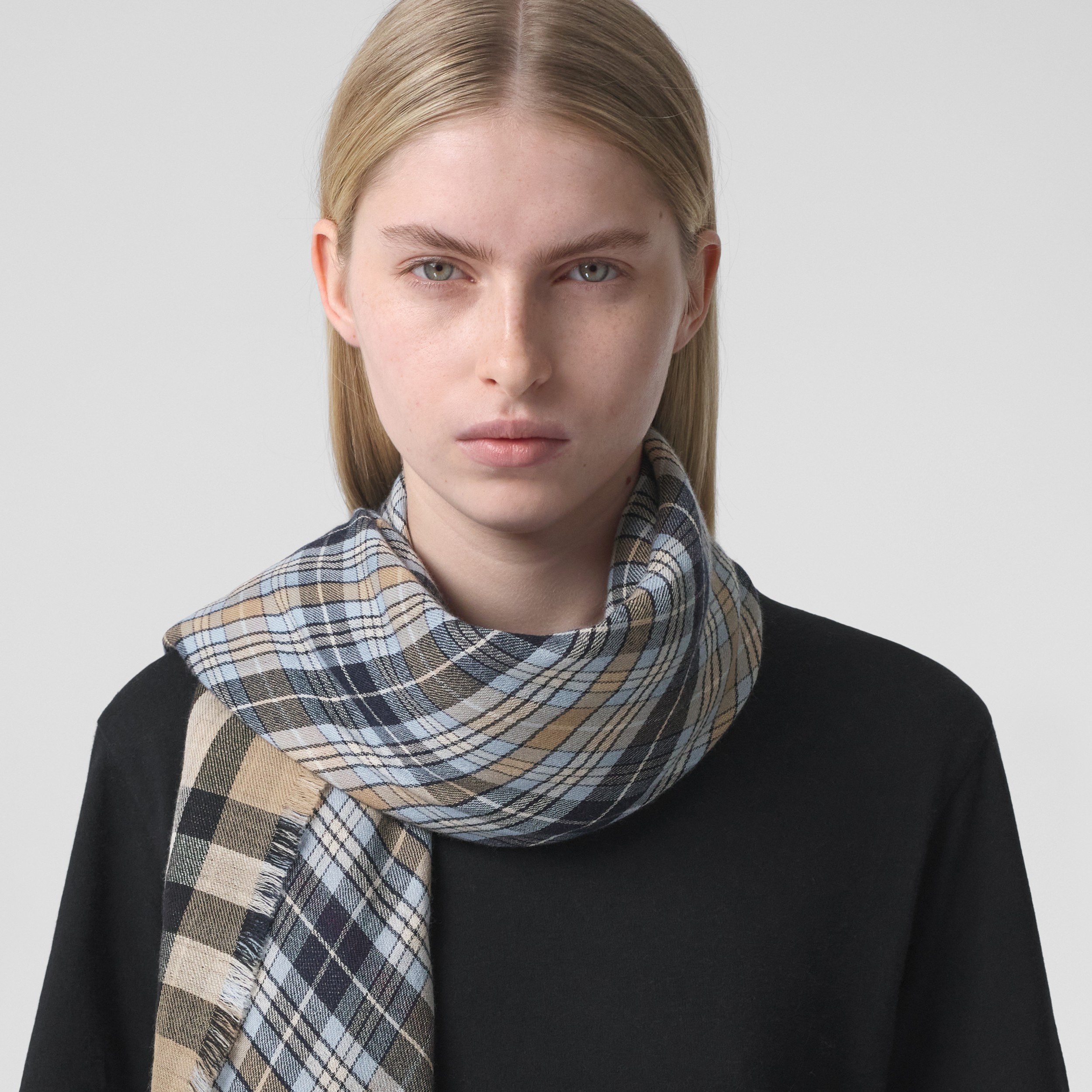 Reversible  Check Cashmere Scarf in Archive Brown | Burberry® Official - 3