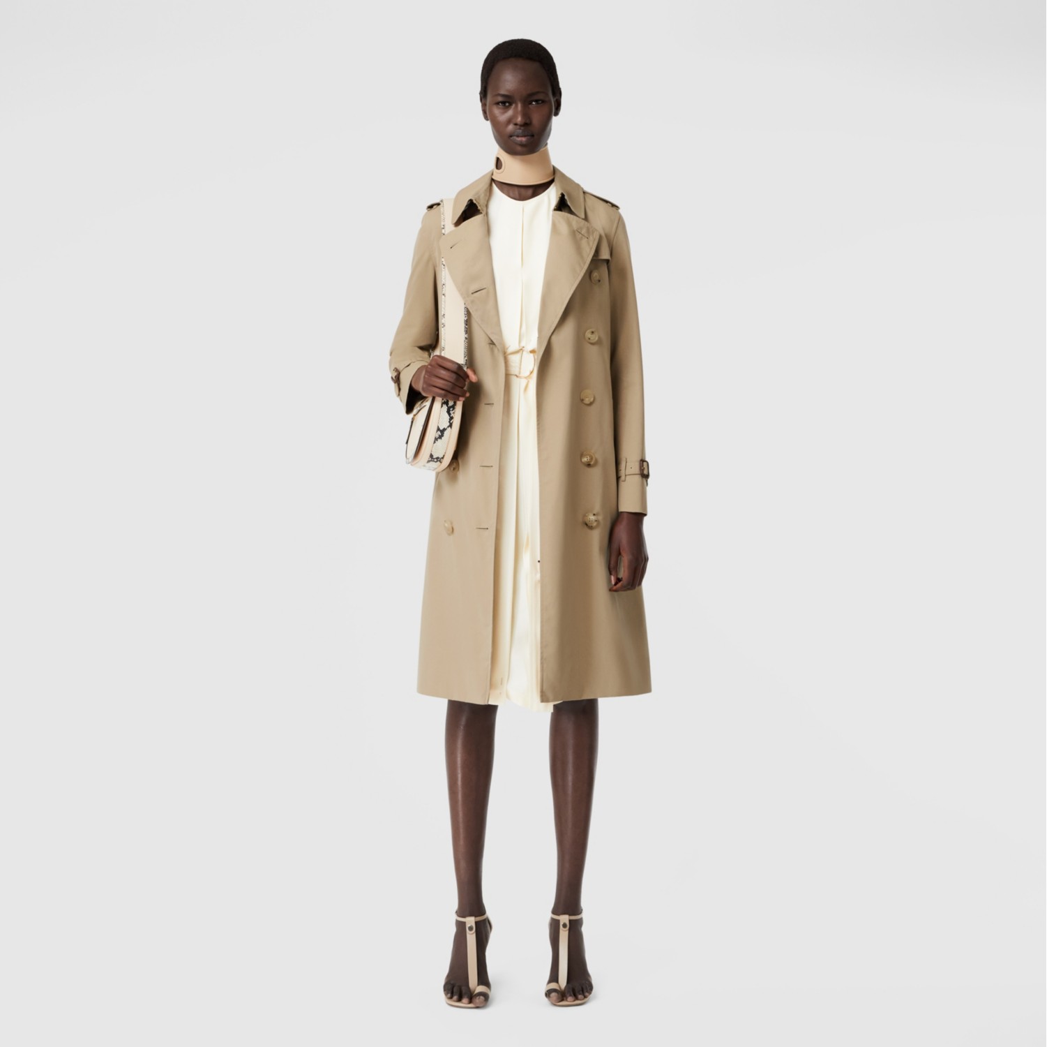 The Mid-length Kensington Heritage Trench Coat in Honey - Women, Cotton  Gabardine