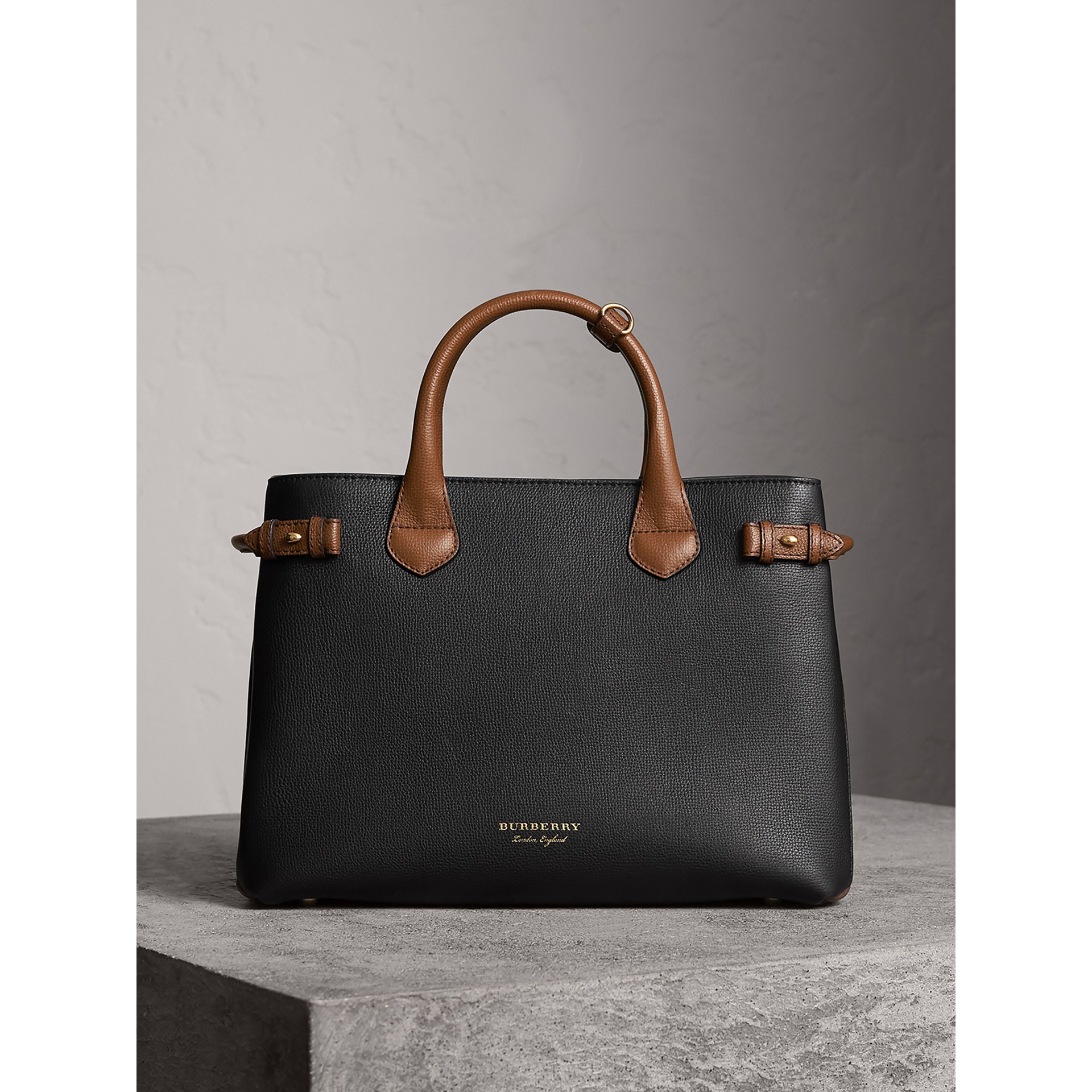 The Medium Banner in Two Tone Leather in Black/tan - Women | Burberry ...
