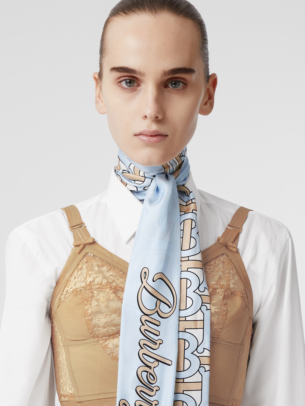 Écharpe en laine et soie avec logo en jacquard en Laines Burberry Femme Accessoires Écharpes et foulards 