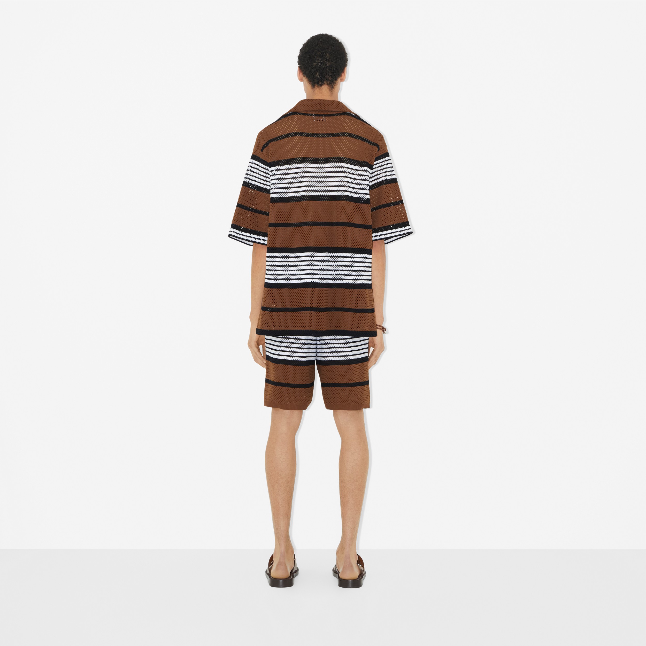 Camisa oversize de nylon com mangas curtas e estampa de listras (Marrom Bétula Escuro) - Homens | Burberry® oficial - 4