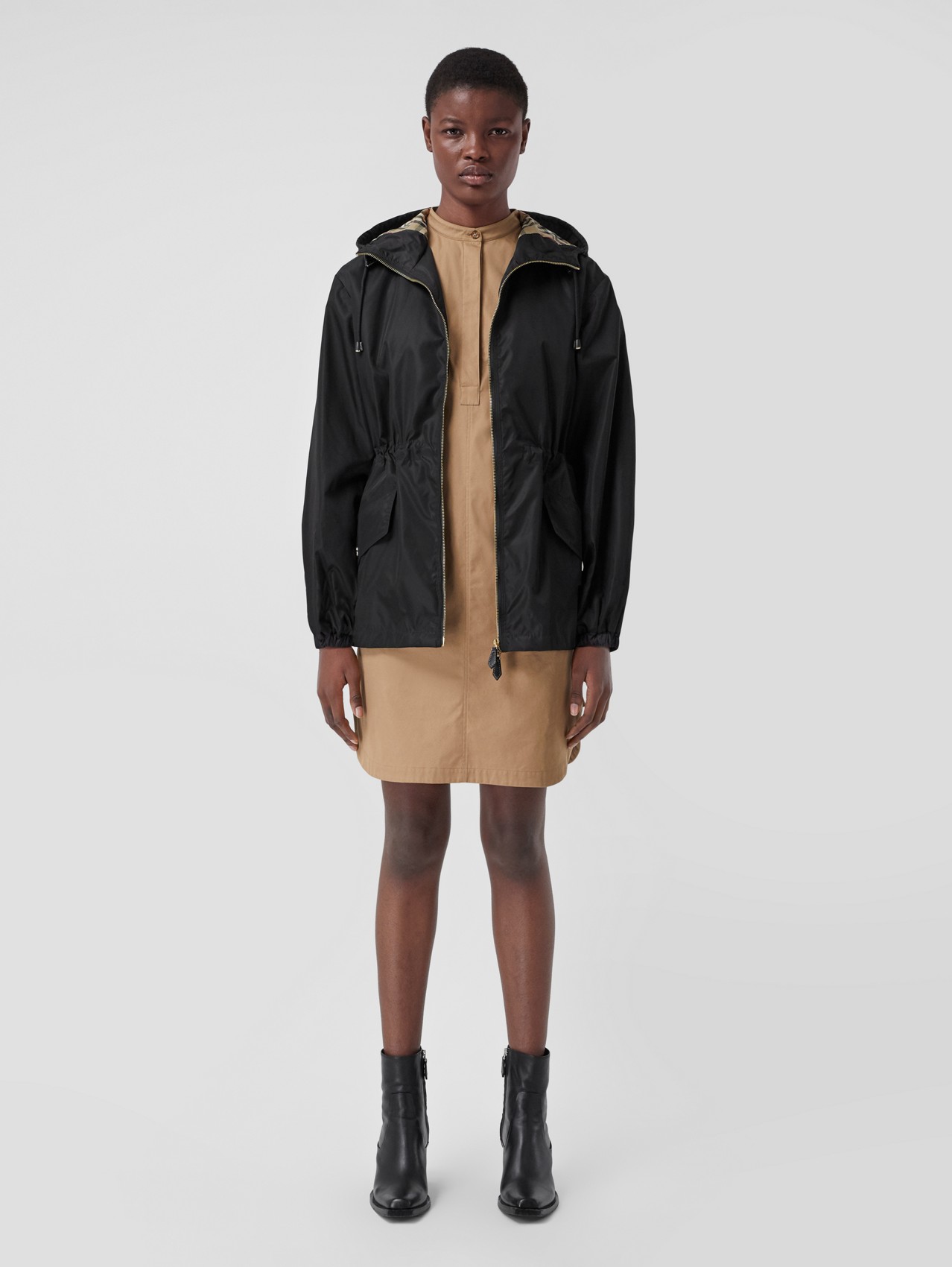 ナイロン ライトウェイト フーデッドジャケット (ブラック) - ウィメンズ | Burberry®公式サイト ナイロン ライトウェイト フーデッドジャケット (ブラック) - ウィメンズ | Burberry®公式サイト