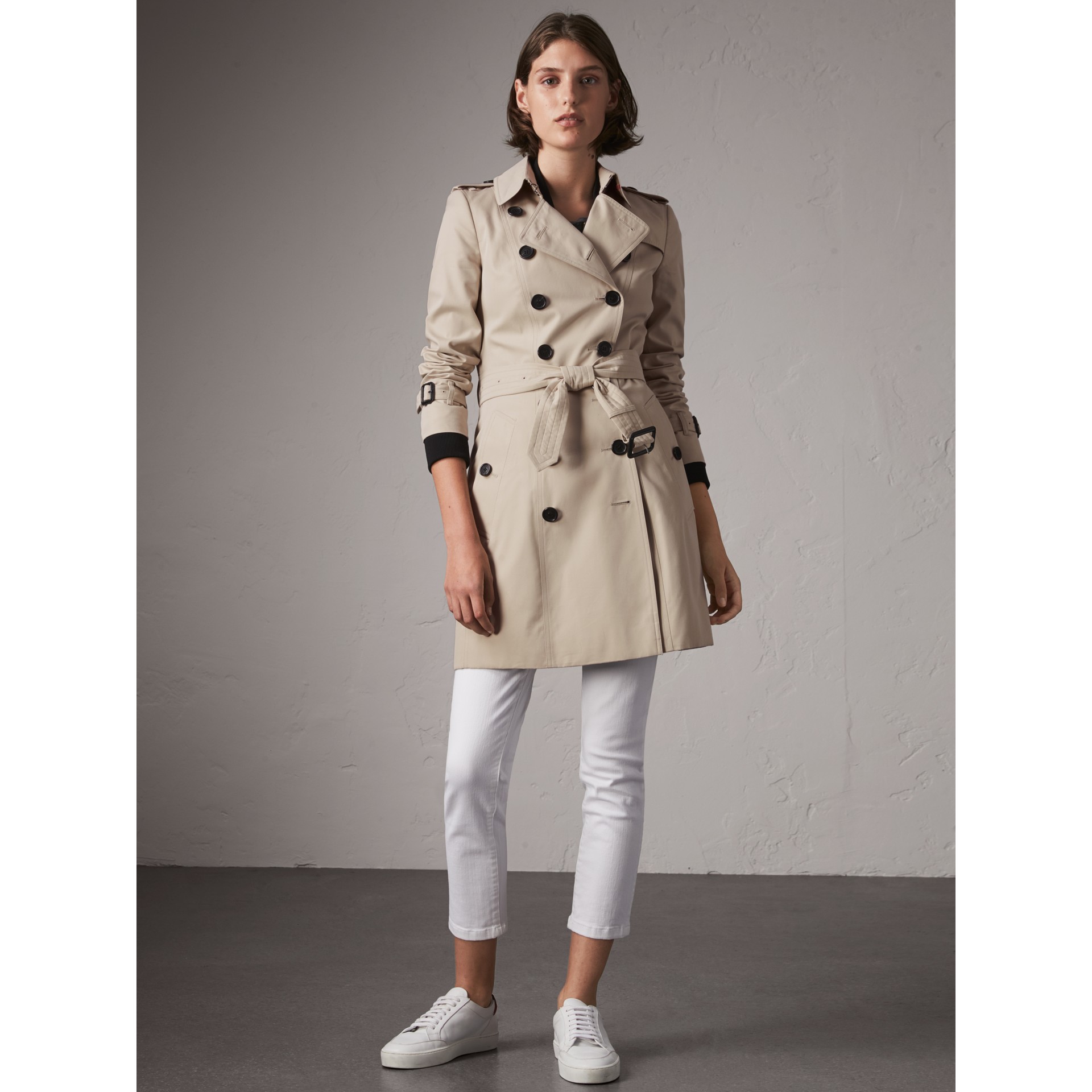 The Chelsea – Mid-length Trench Coat in Stone - Women | Burberry United ...