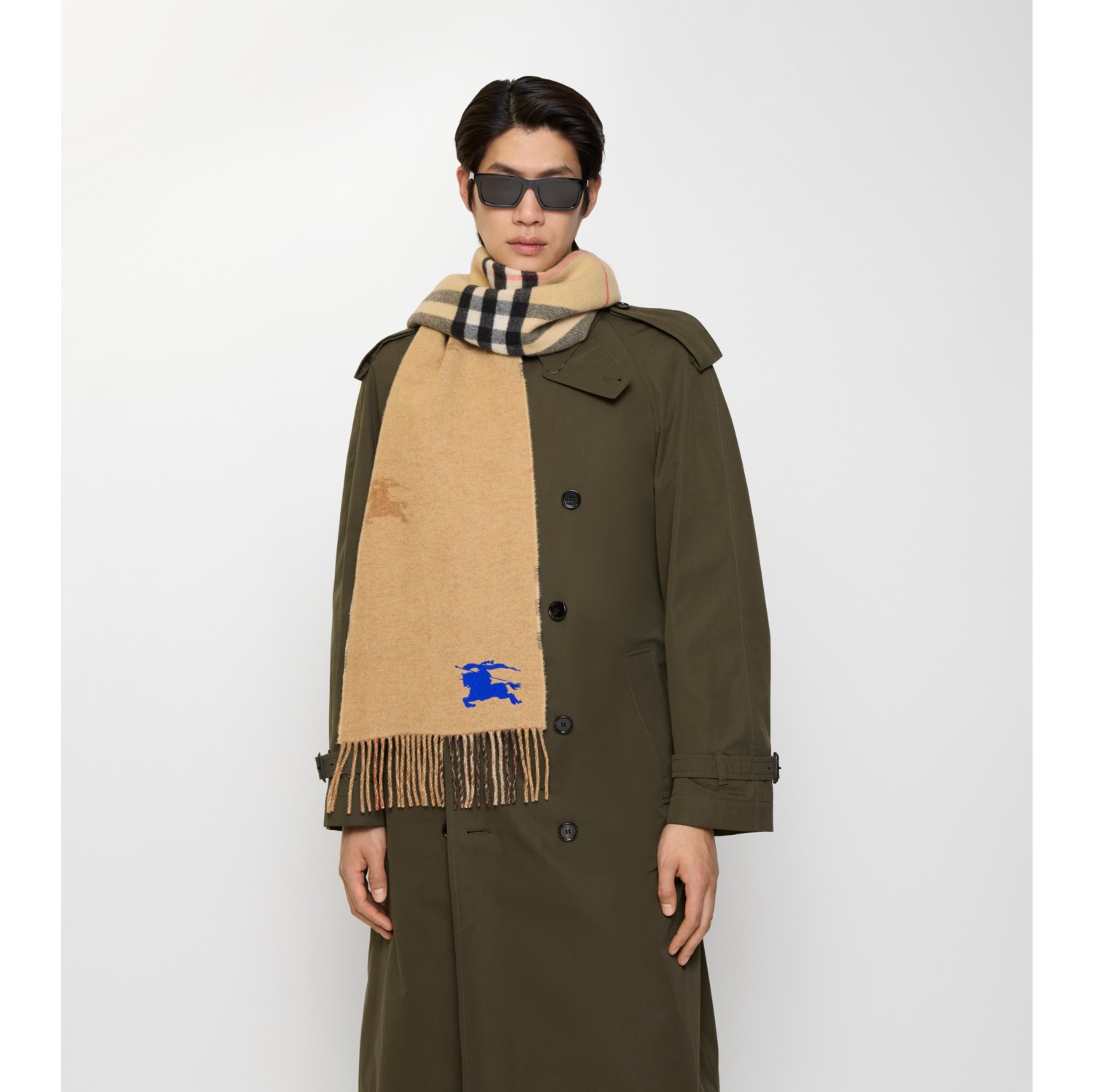 Reversible Knight Check Cashmere Scarf in Sand beige | Burberry
