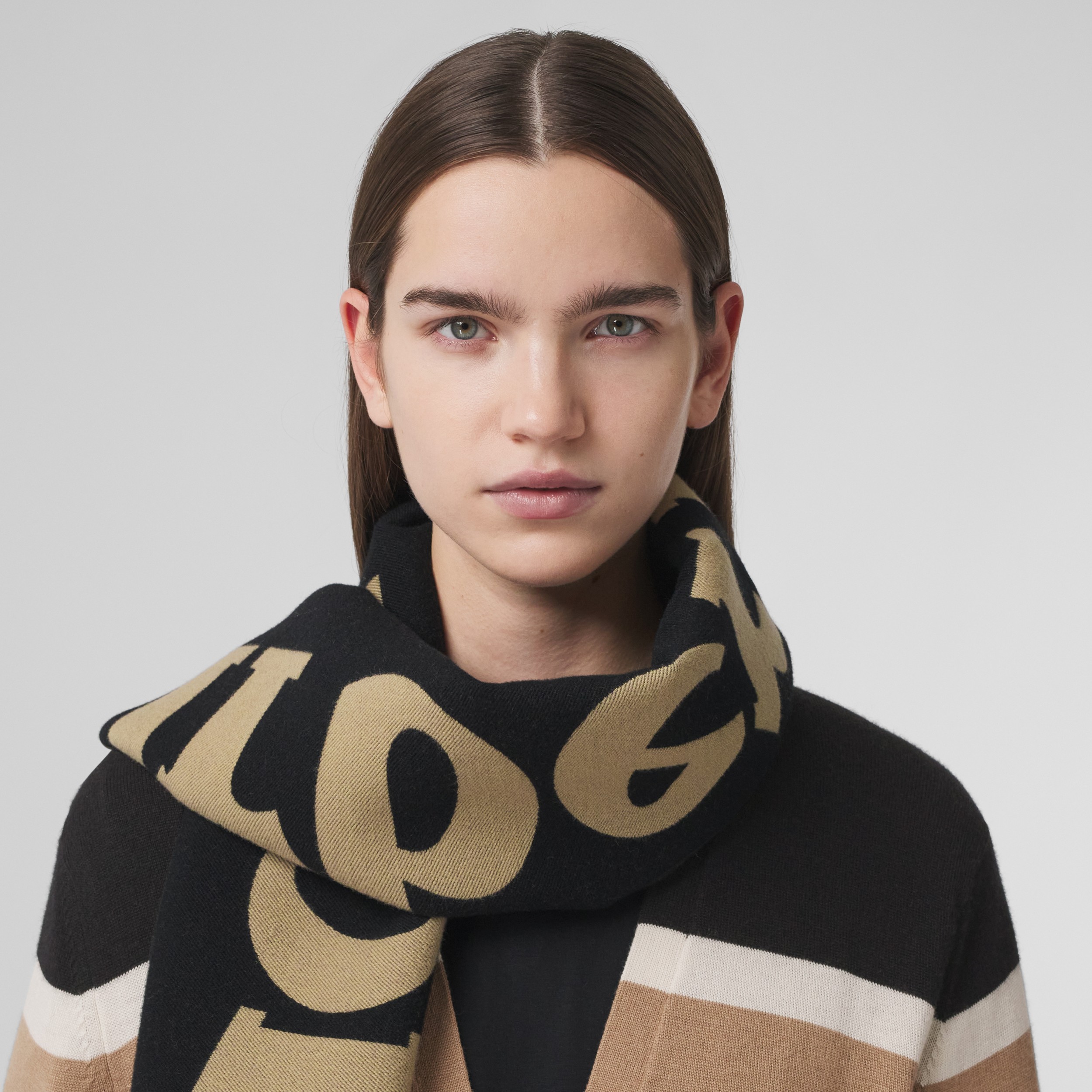 Cachecol de seda e lã com logotipo em jacquard (Bege Clássico) | Burberry® oficial - 3