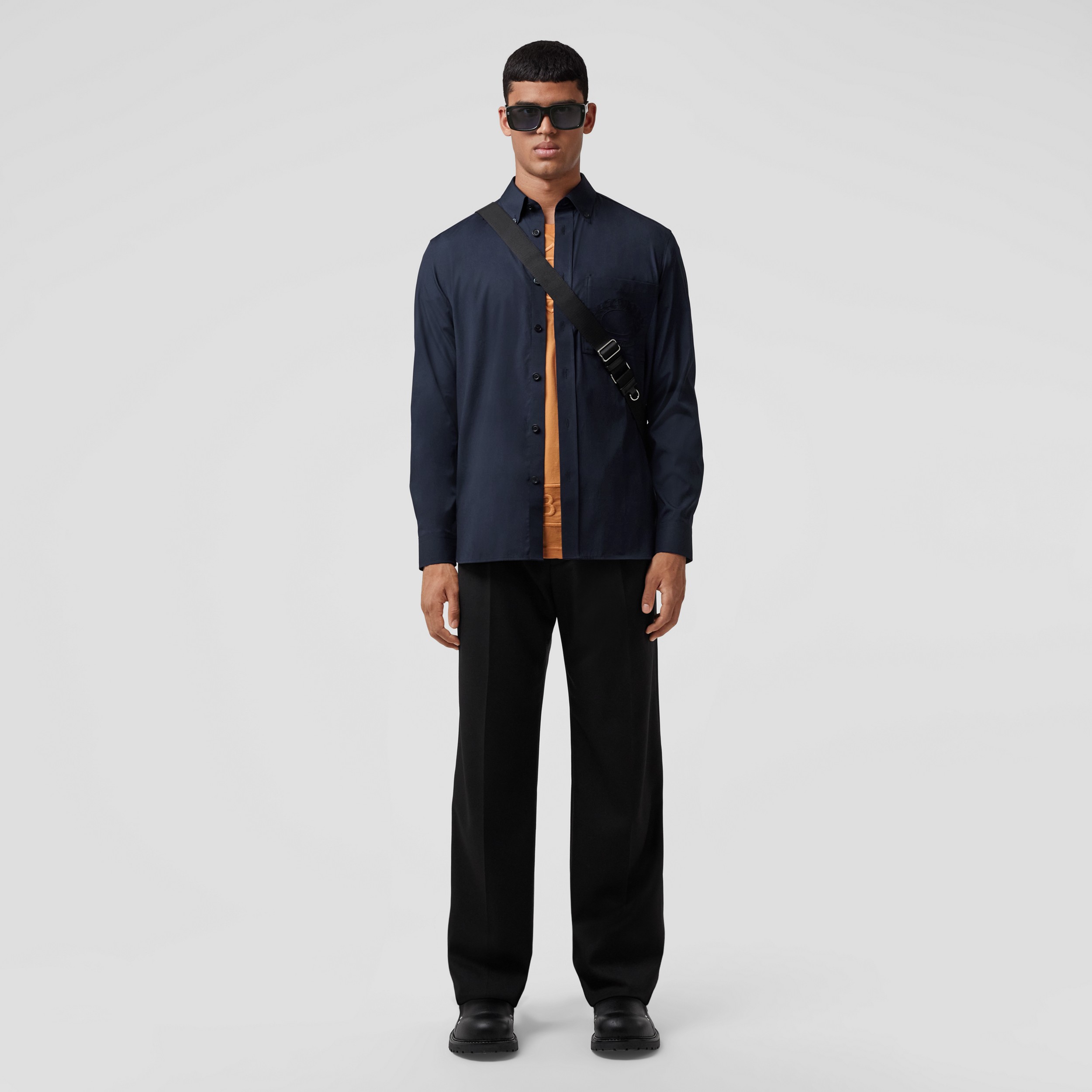 Camicia in cotone stretch con stemma con foglie di quercia ricamato (Blu Carbone Scuro) - Uomo | Sito ufficiale Burberry® - 4