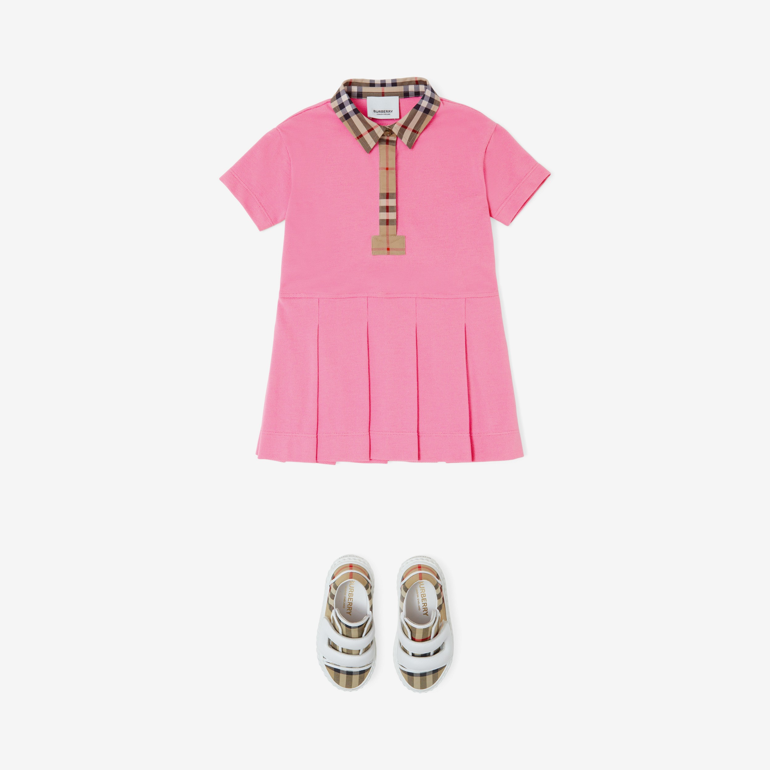Vestido estilo camisa polo de algodão com detalhe em Vintage Check (Rosa Chiclete) - Crianças | Burberry® oficial - 3