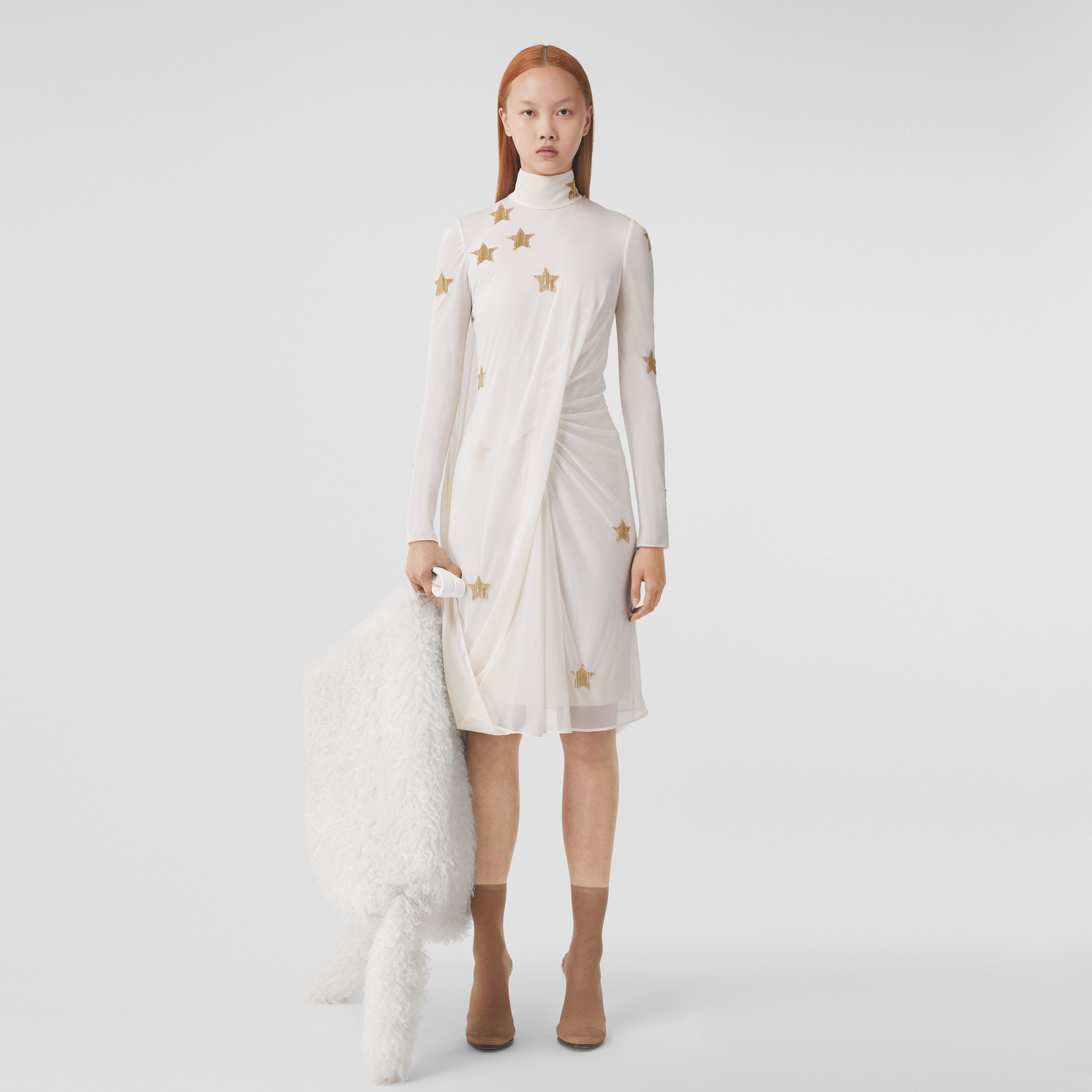 BST Burberry Thu-Đông 2021 Váy lụa dài tay họa tiết có họa tiết ngôi sao