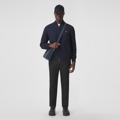 messenger bolsa with suit