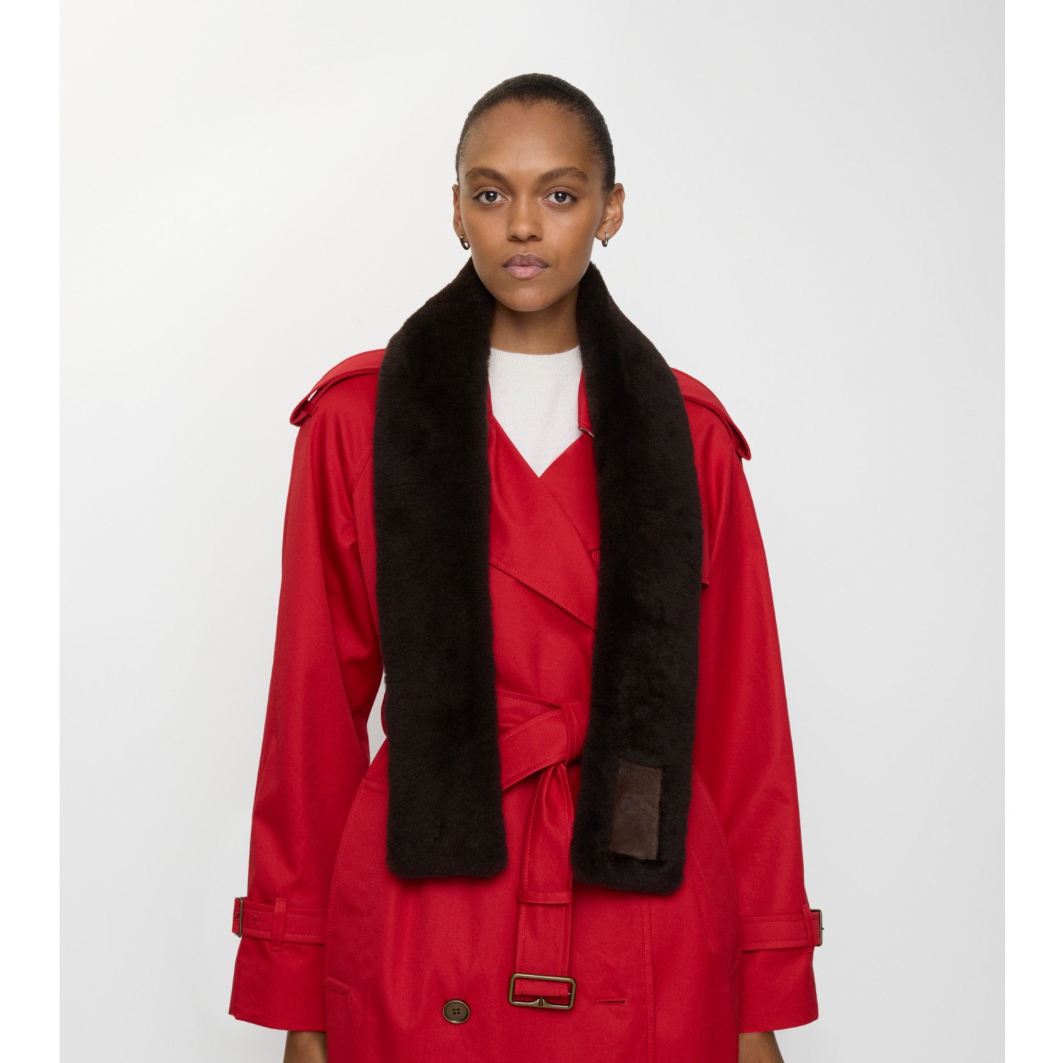 Écharpe fine en shearling avec étiquette