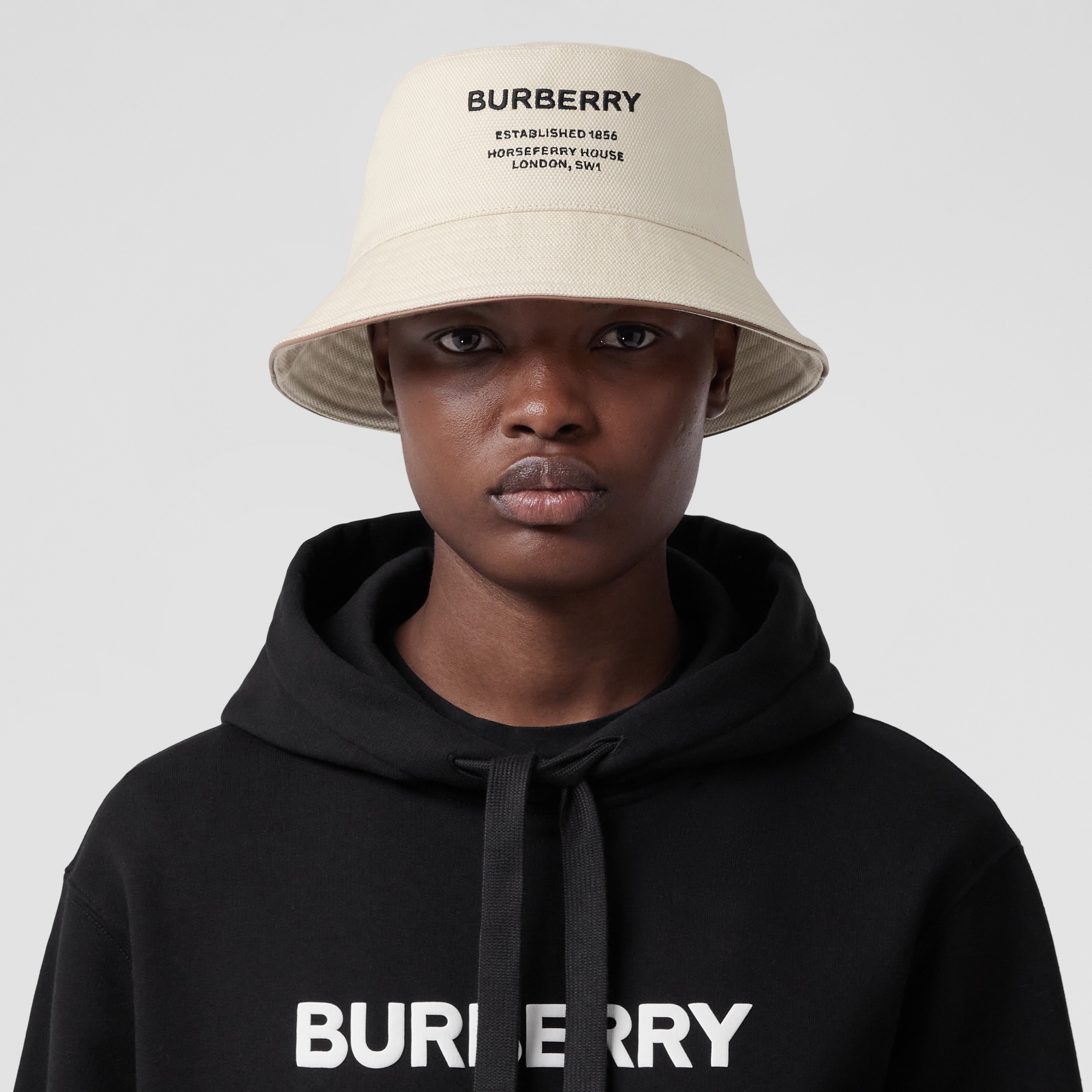 Baumwoll-Fischerhut mit Horseferry-Schriftzug (Naturfarben) | Burberry® - 2