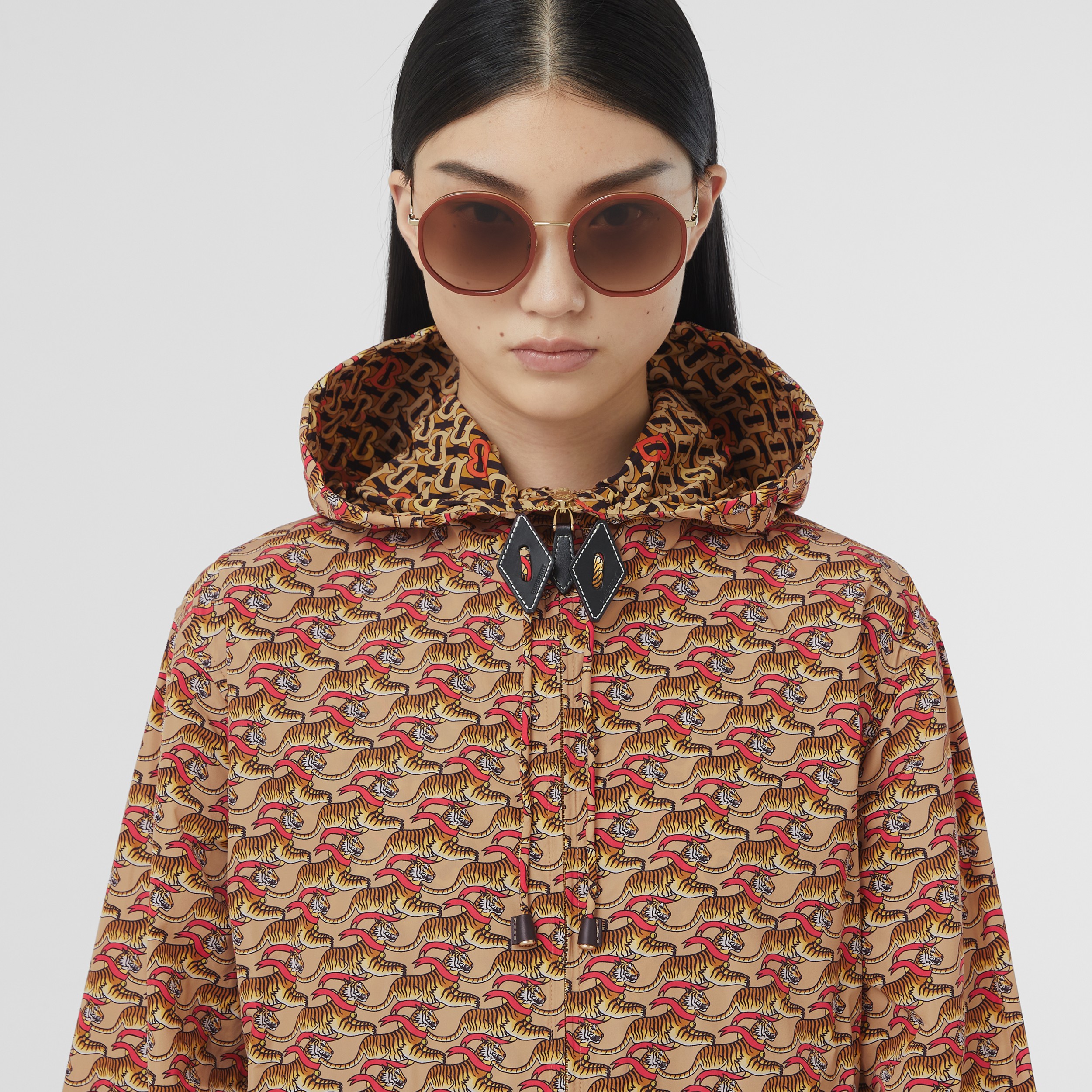 타이거 프린트 라이트 후드 재킷 (허니 베이지) - 여성 | Burberry® - 2