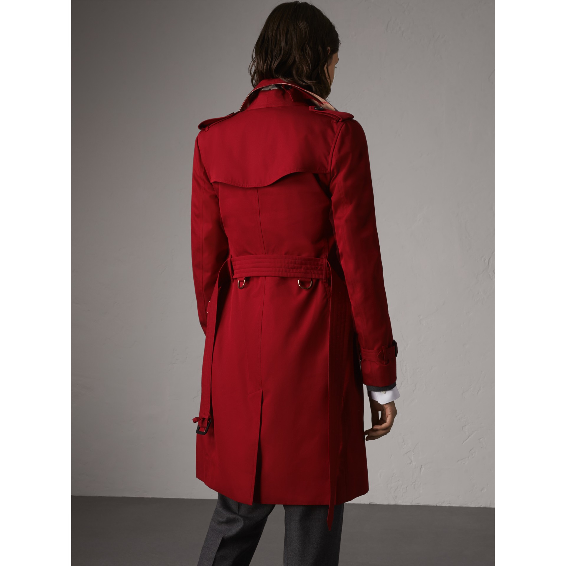 The Kensington – Long Heritage Trench Coat in Parade Red - Women | Burberry